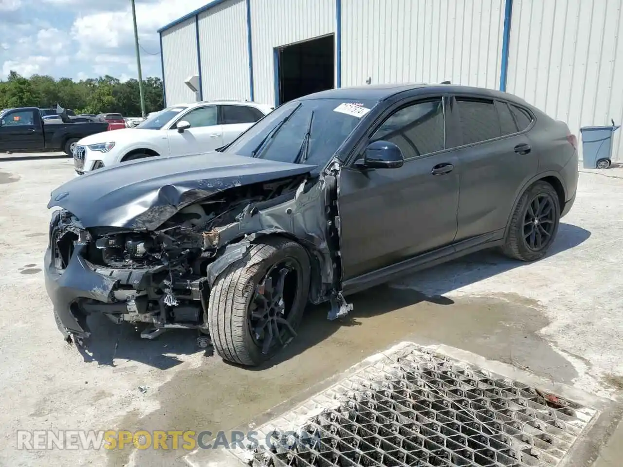 1 Photograph of a damaged car 5UX2V1C07L9D36743 BMW X4 2020