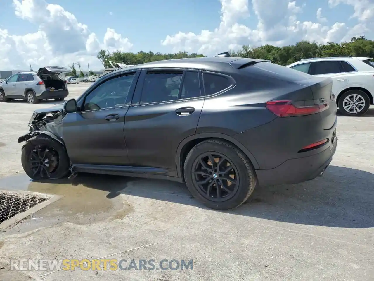 2 Photograph of a damaged car 5UX2V1C07L9D36743 BMW X4 2020