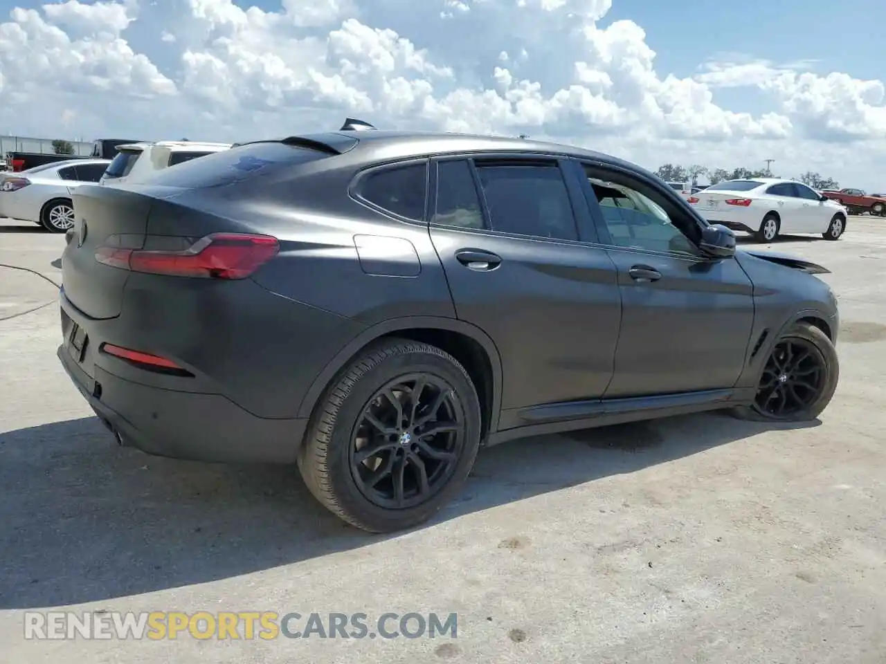 3 Photograph of a damaged car 5UX2V1C07L9D36743 BMW X4 2020