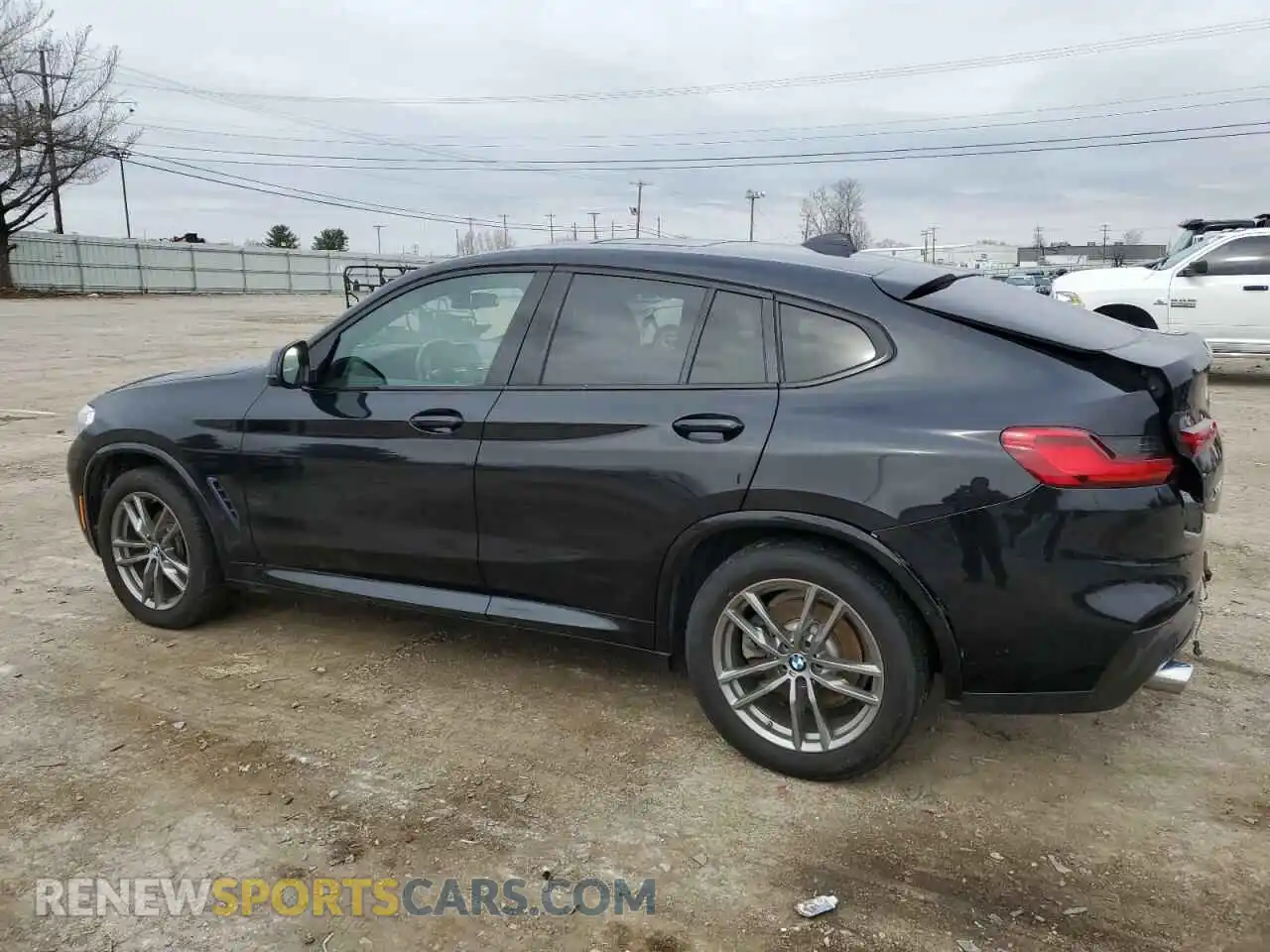 2 Photograph of a damaged car 5UX2V1C07LLE67402 BMW X4 2020