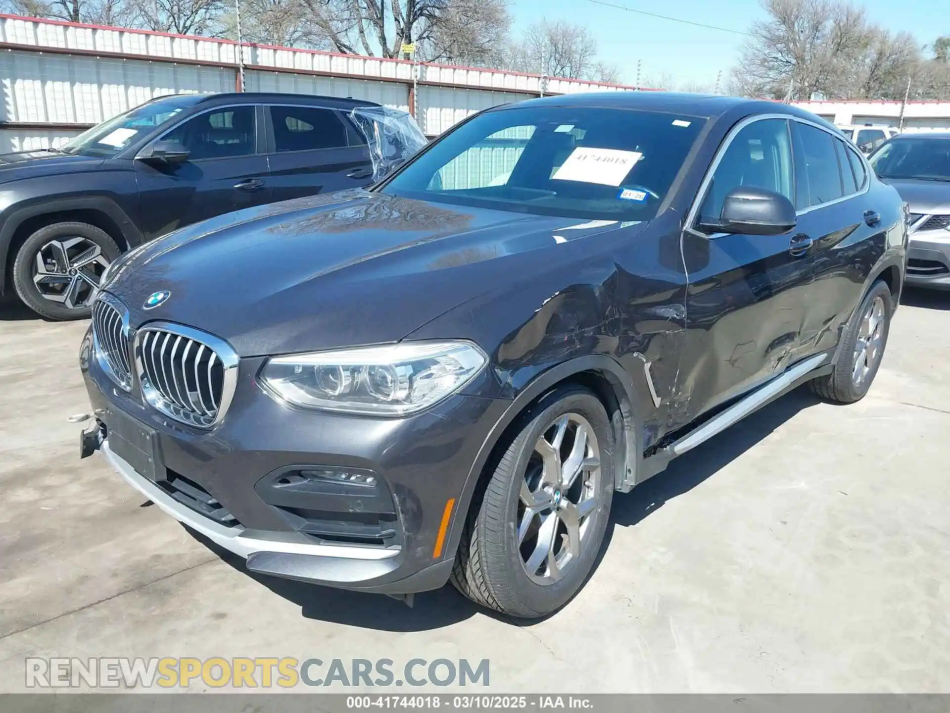 2 Photograph of a damaged car 5UX2V1C07LLE67741 BMW X4 2020