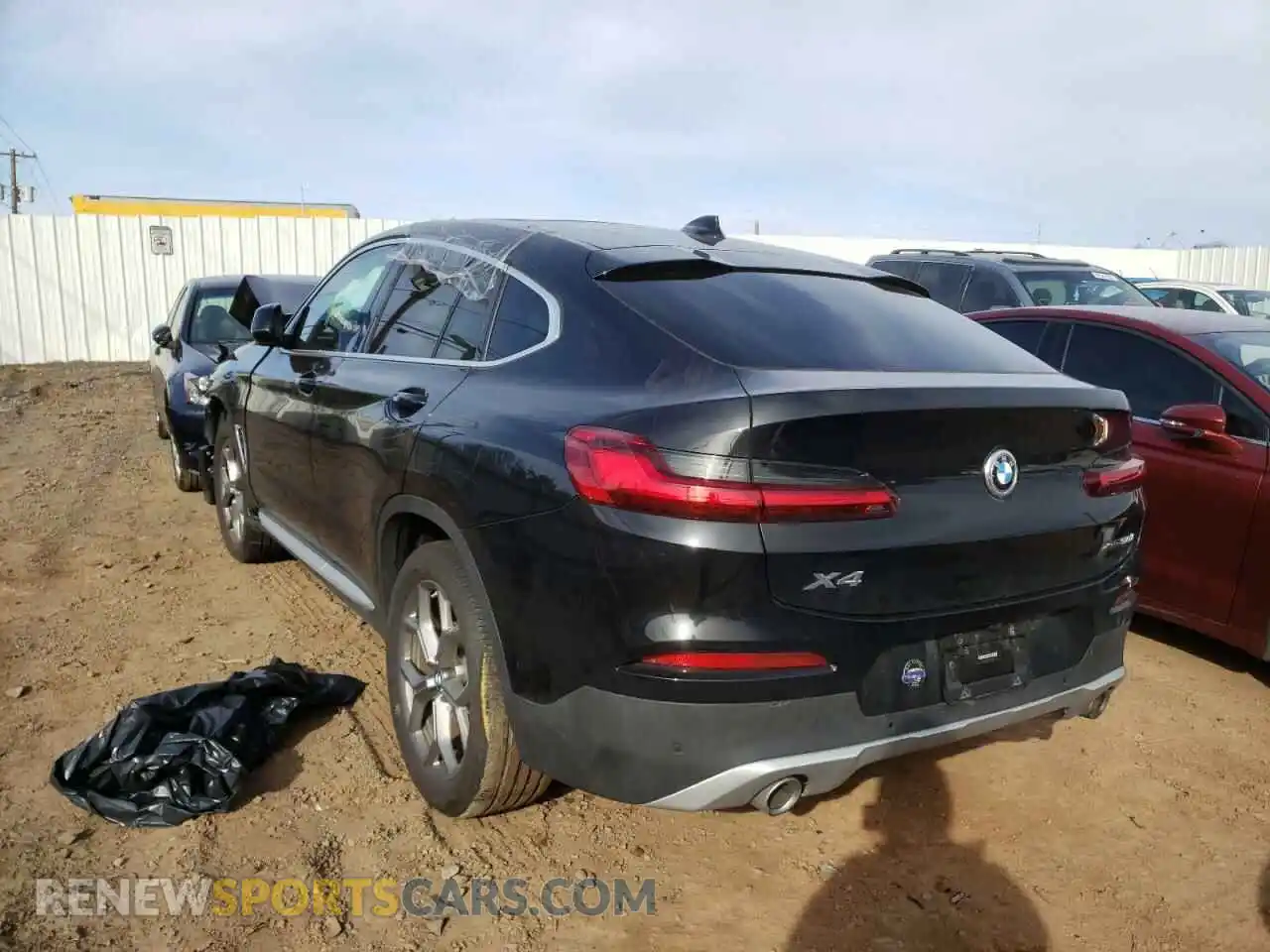 3 Photograph of a damaged car 5UX2V1C09L9B33921 BMW X4 2020