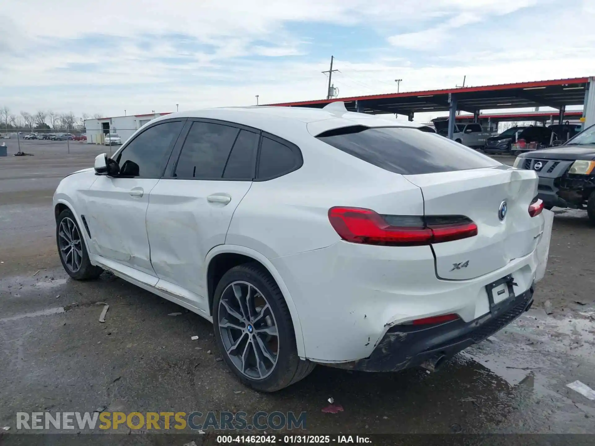 3 Photograph of a damaged car 5UX2V1C09L9B88384 BMW X4 2020