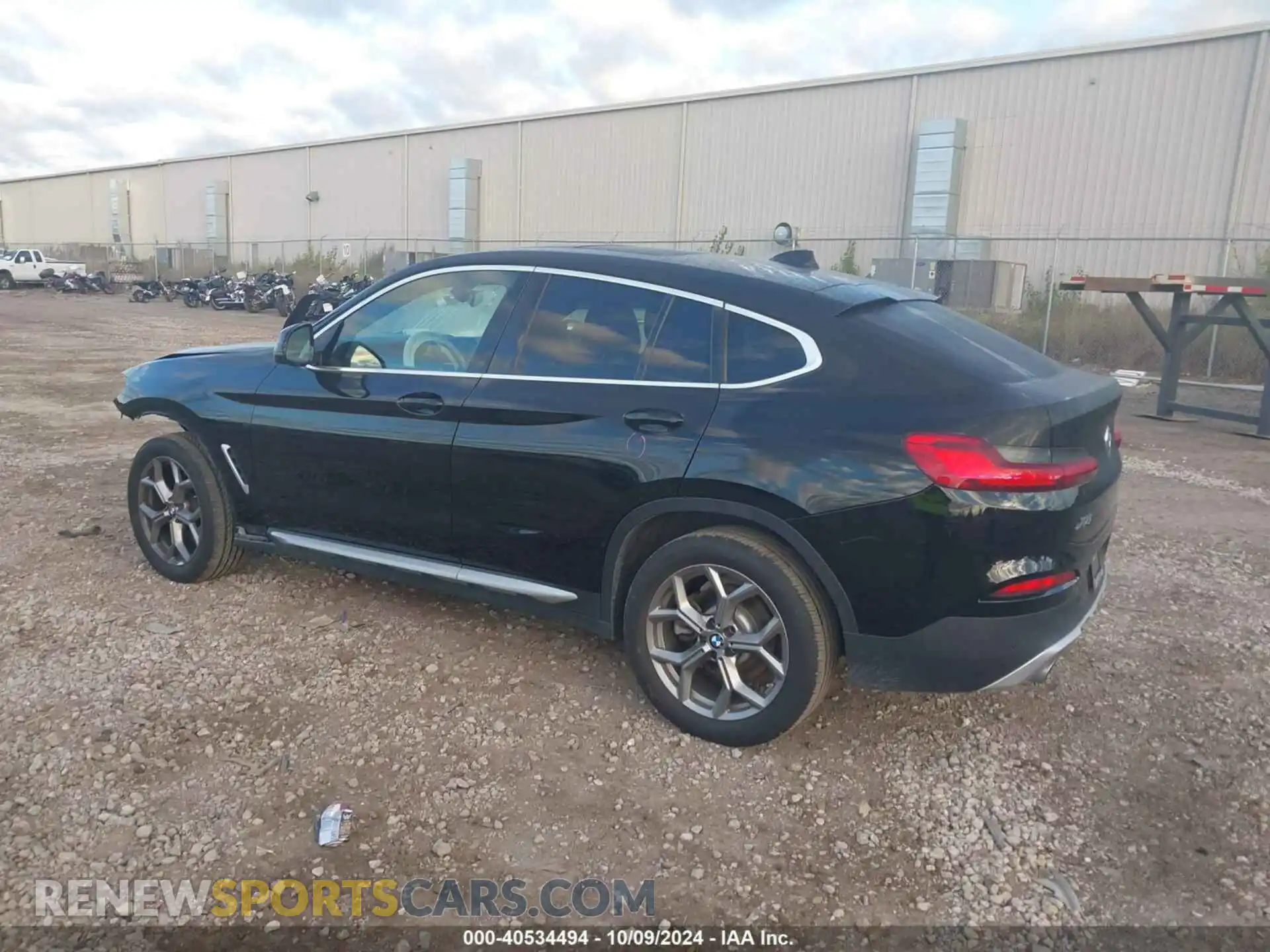 3 Photograph of a damaged car 5UX2V1C09L9C59213 BMW X4 2020