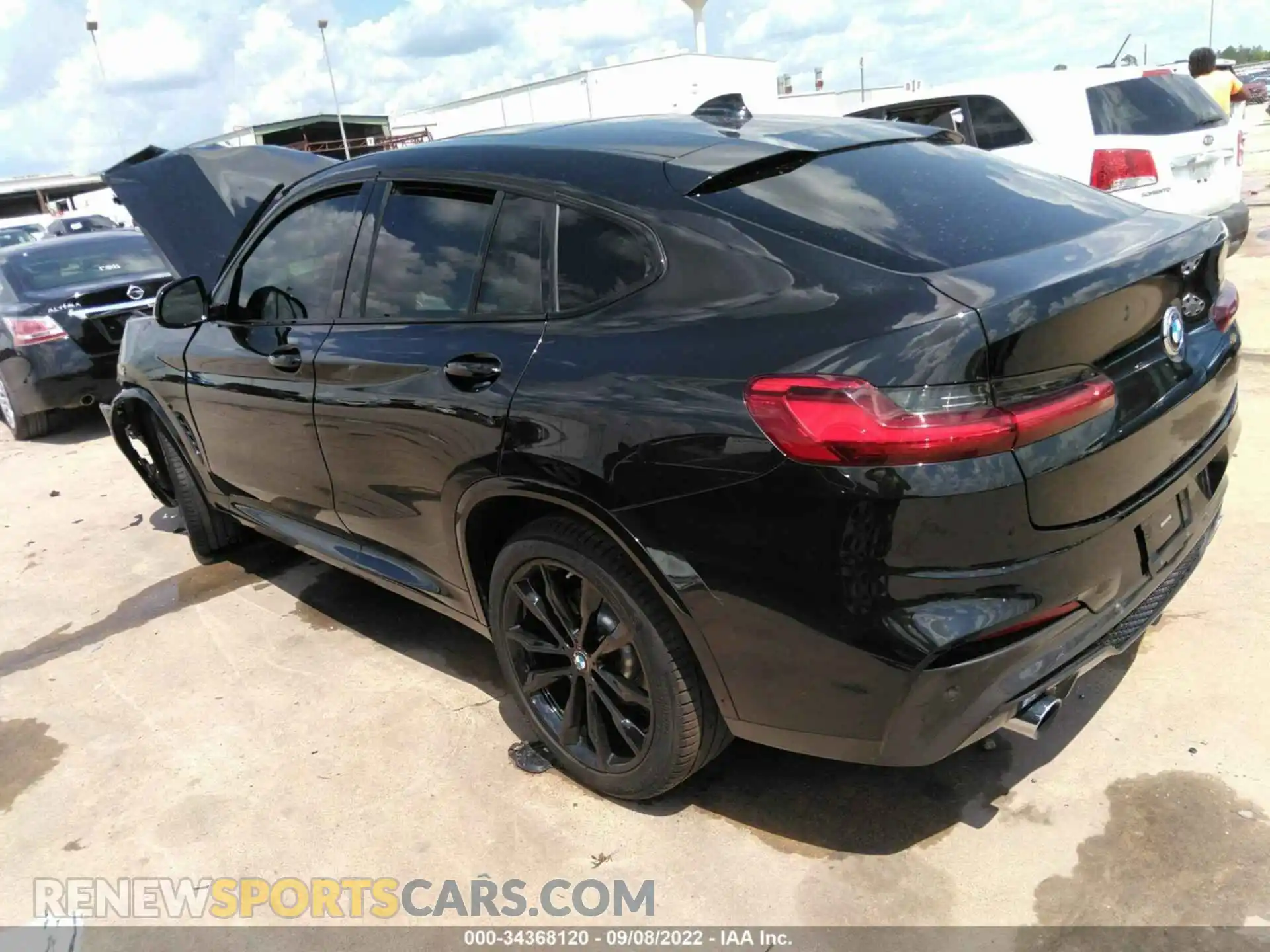 3 Photograph of a damaged car 5UX2V1C09LLE67563 BMW X4 2020