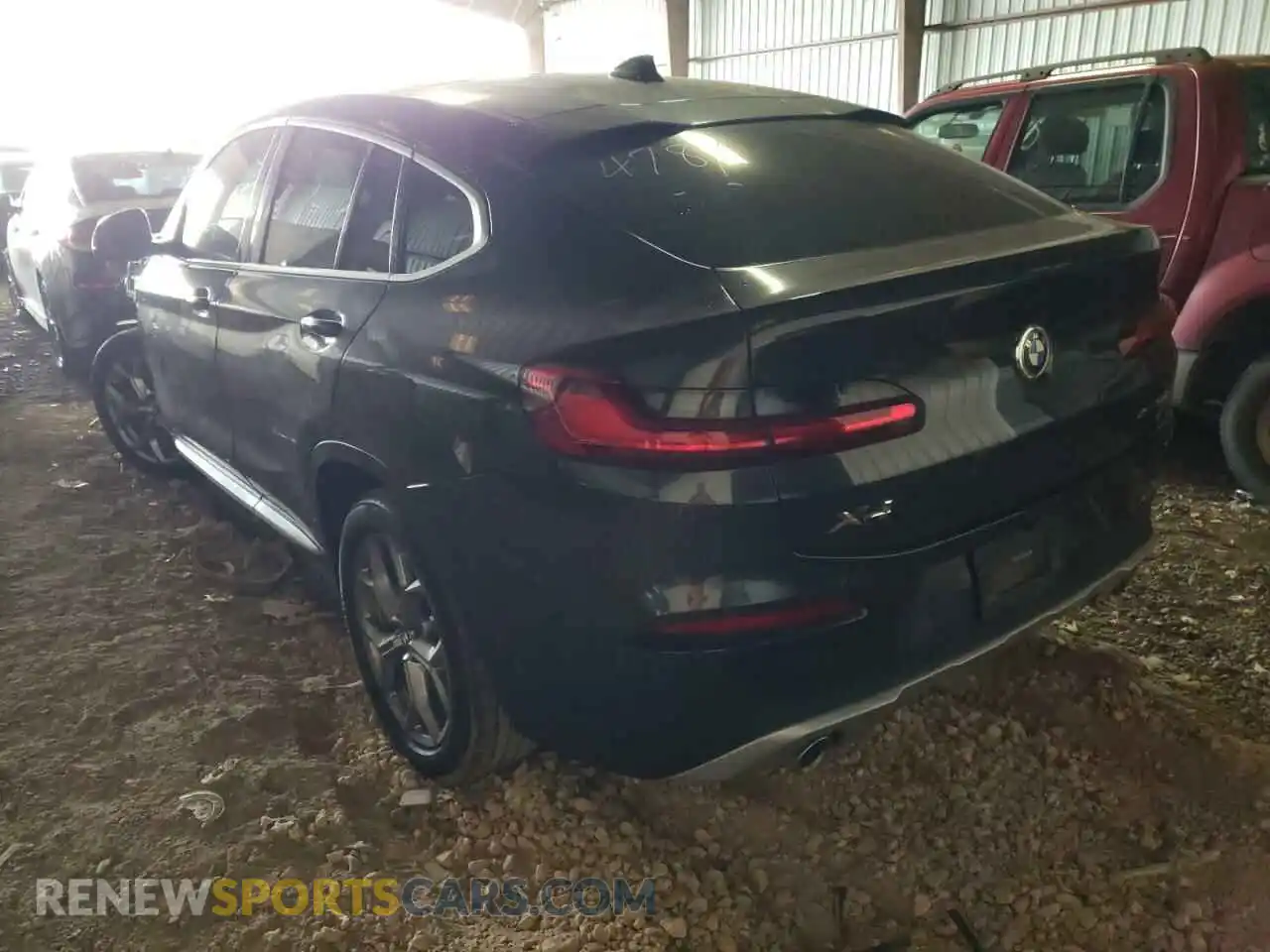 3 Photograph of a damaged car 5UX2V1C0XL9B83758 BMW X4 2020
