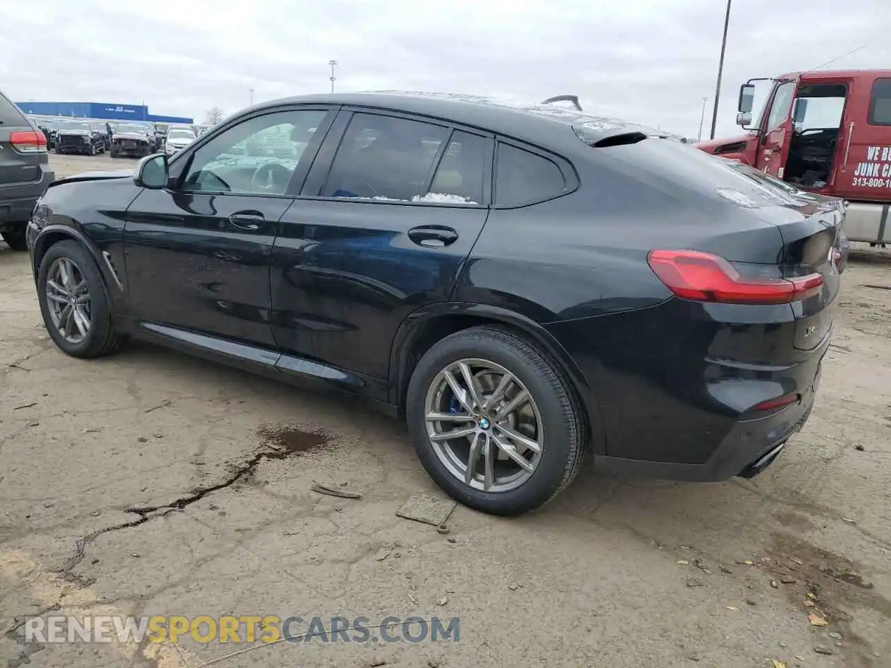 2 Photograph of a damaged car 5UX2V5C01L9D35126 BMW X4 2020