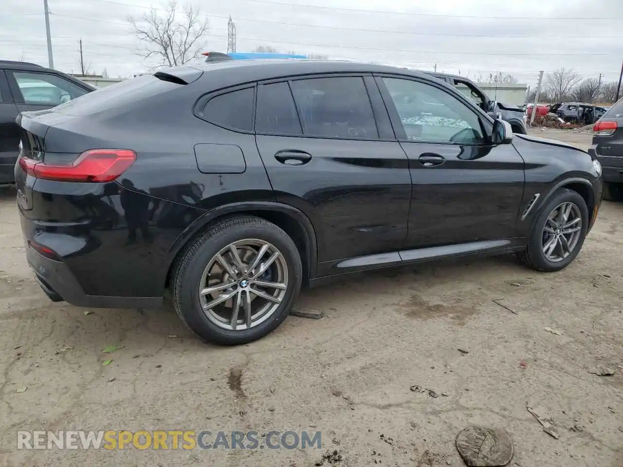 3 Photograph of a damaged car 5UX2V5C01L9D35126 BMW X4 2020
