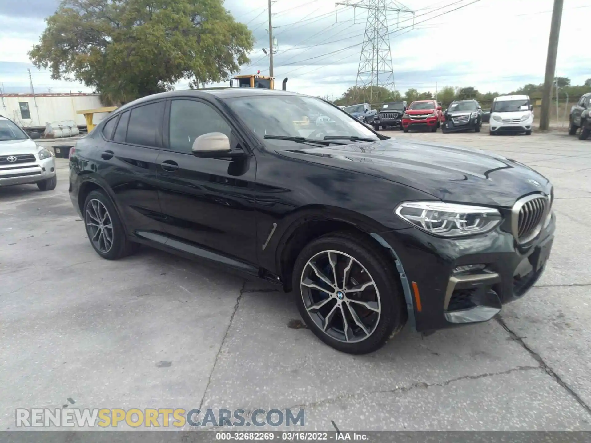 1 Photograph of a damaged car 5UX2V5C03L9B67389 BMW X4 2020
