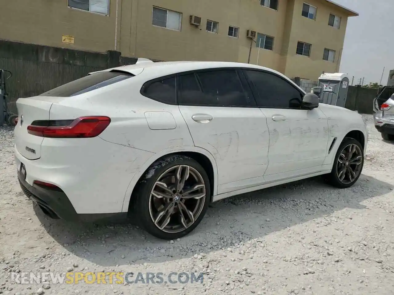 3 Photograph of a damaged car 5UX2V5C07L9B55214 BMW X4 2020