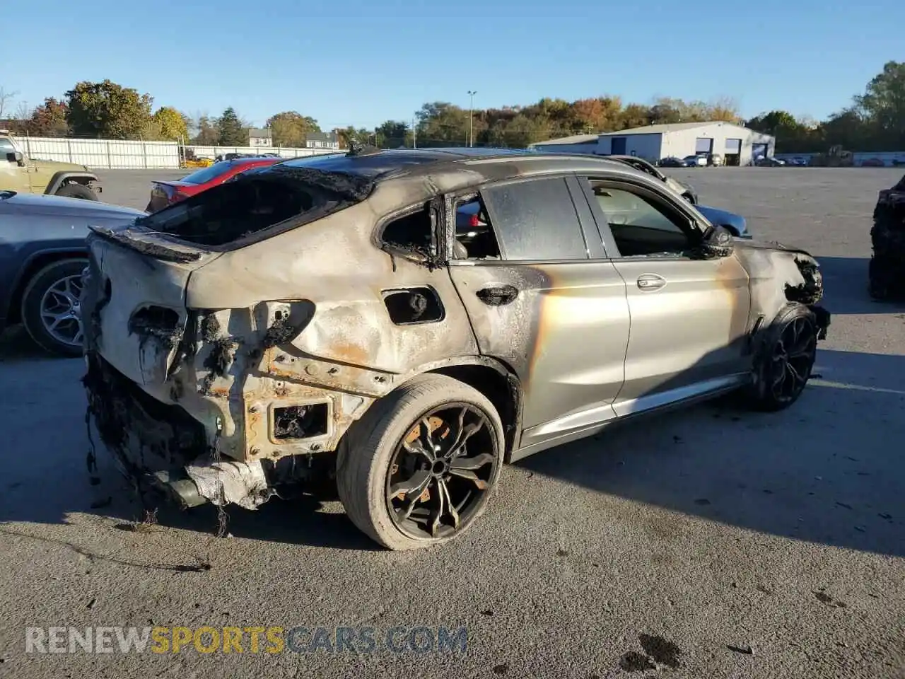 3 Photograph of a damaged car 5YMUJ0C07LLA99617 BMW X4 2020
