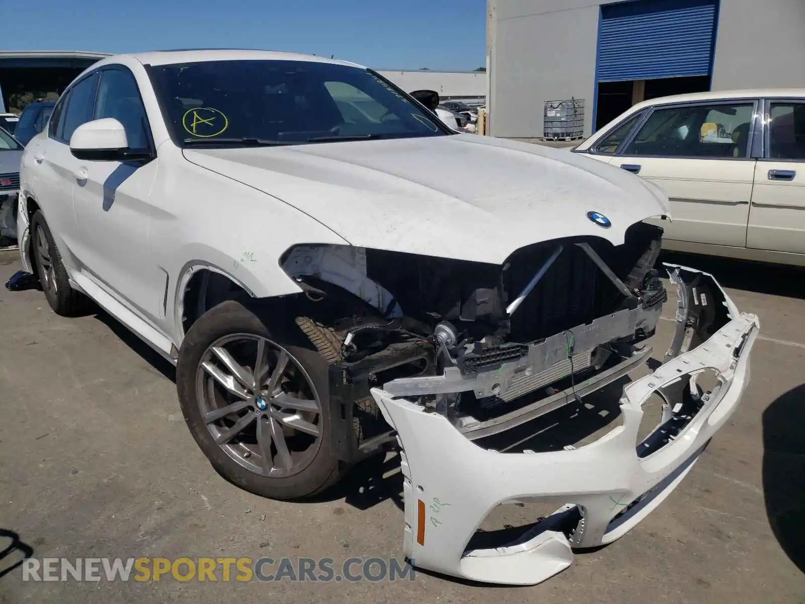 1 Photograph of a damaged car 5UX2V1C00M9E16502 BMW X4 2021