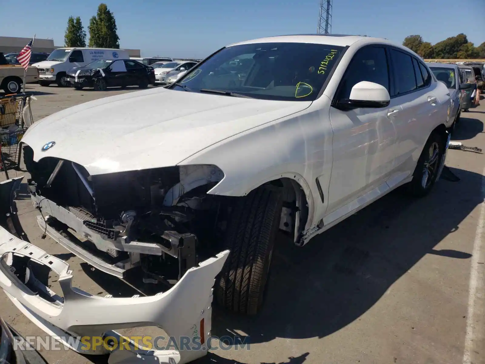 2 Photograph of a damaged car 5UX2V1C00M9E16502 BMW X4 2021