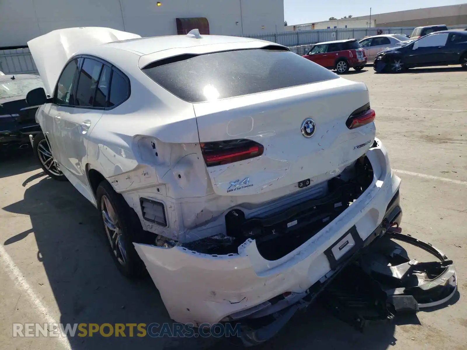 3 Photograph of a damaged car 5UX2V1C00M9E16502 BMW X4 2021