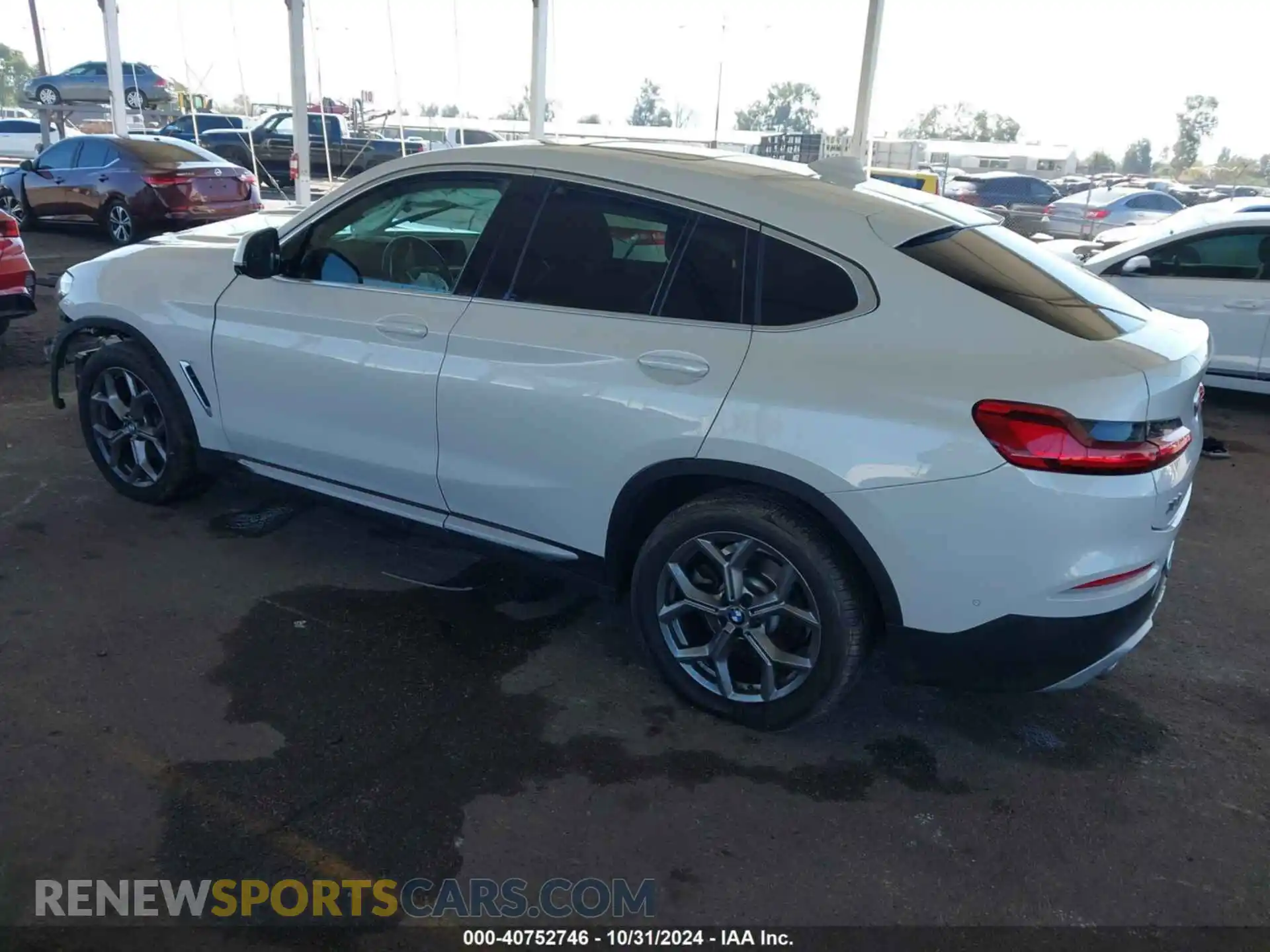 3 Photograph of a damaged car 5UX2V1C00M9E41898 BMW X4 2021