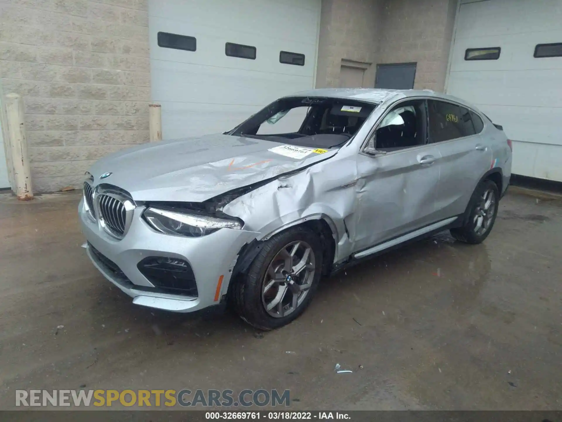 2 Photograph of a damaged car 5UX2V1C00M9E72925 BMW X4 2021