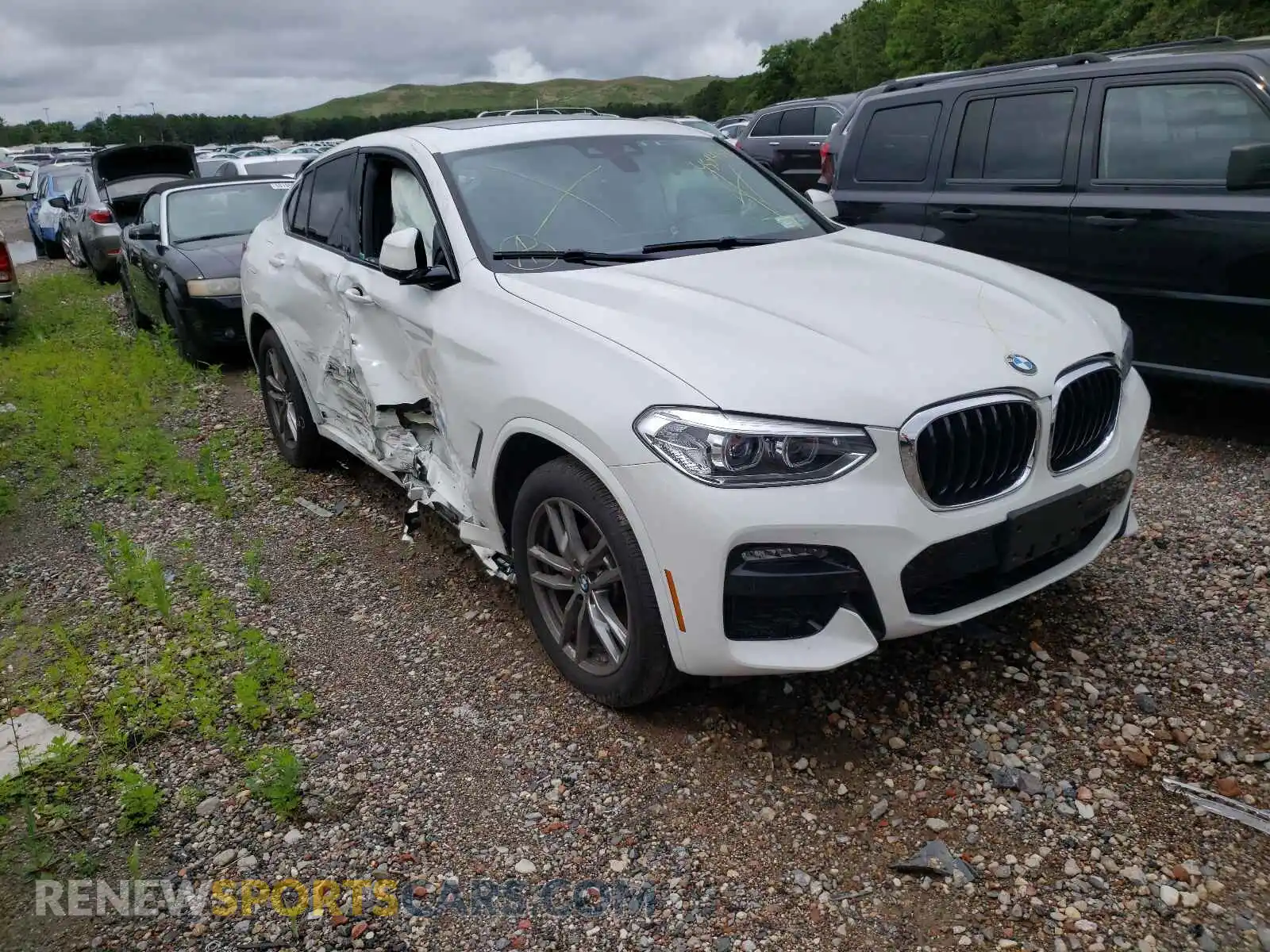 1 Photograph of a damaged car 5UX2V1C00M9F13005 BMW X4 2021