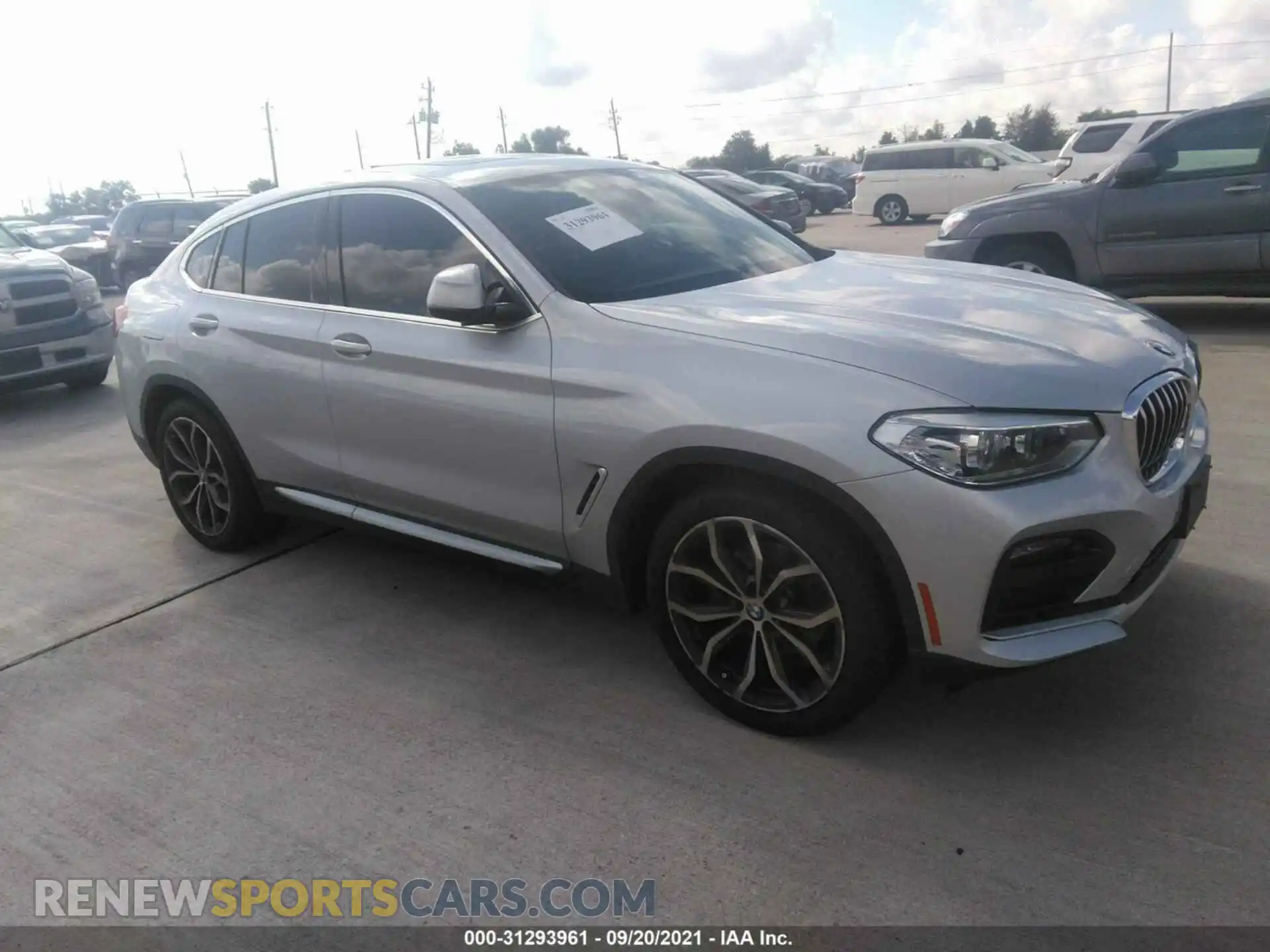1 Photograph of a damaged car 5UX2V1C01M9E39450 BMW X4 2021