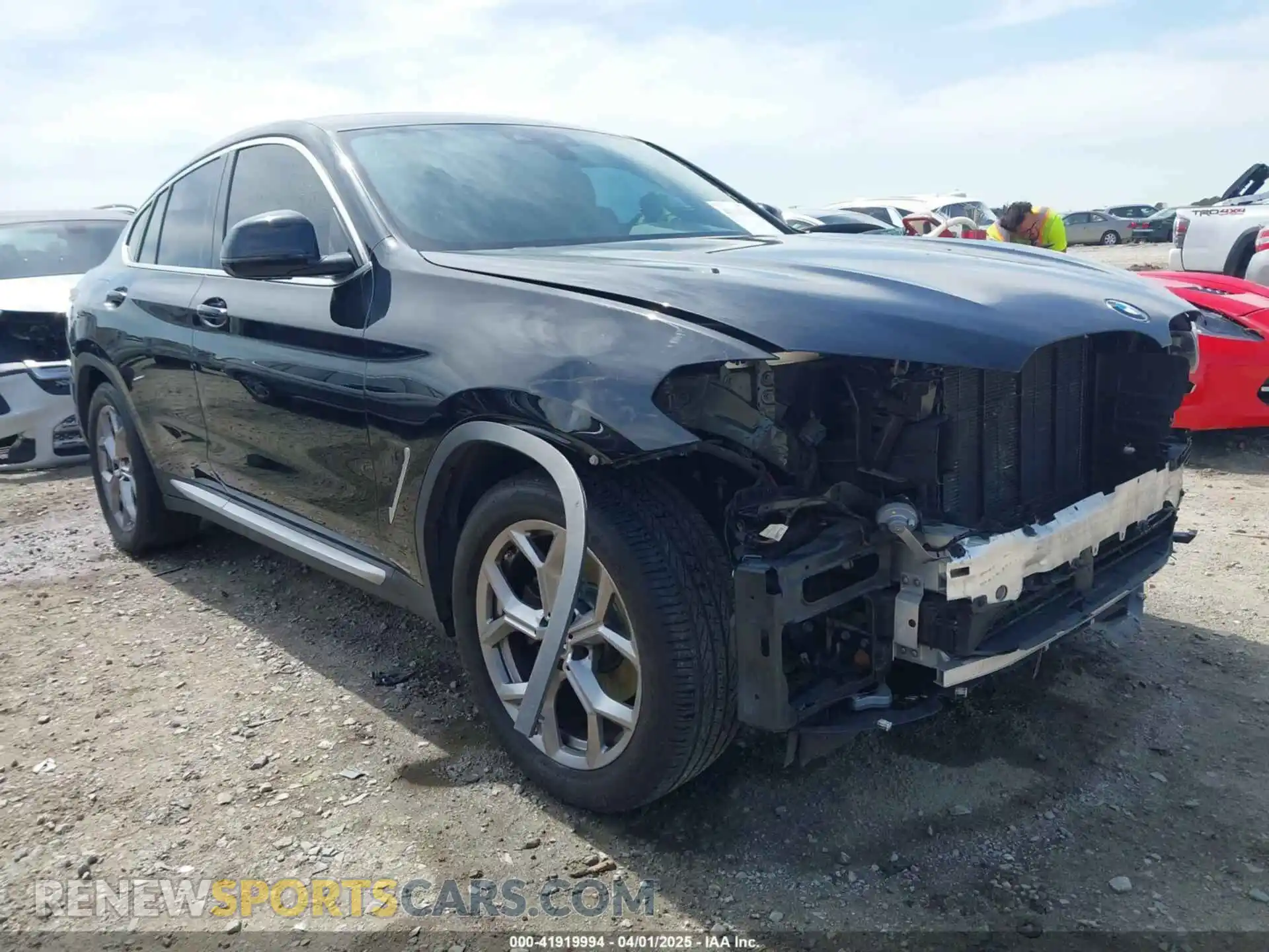1 Photograph of a damaged car 5UX2V1C01M9E58032 BMW X4 2021