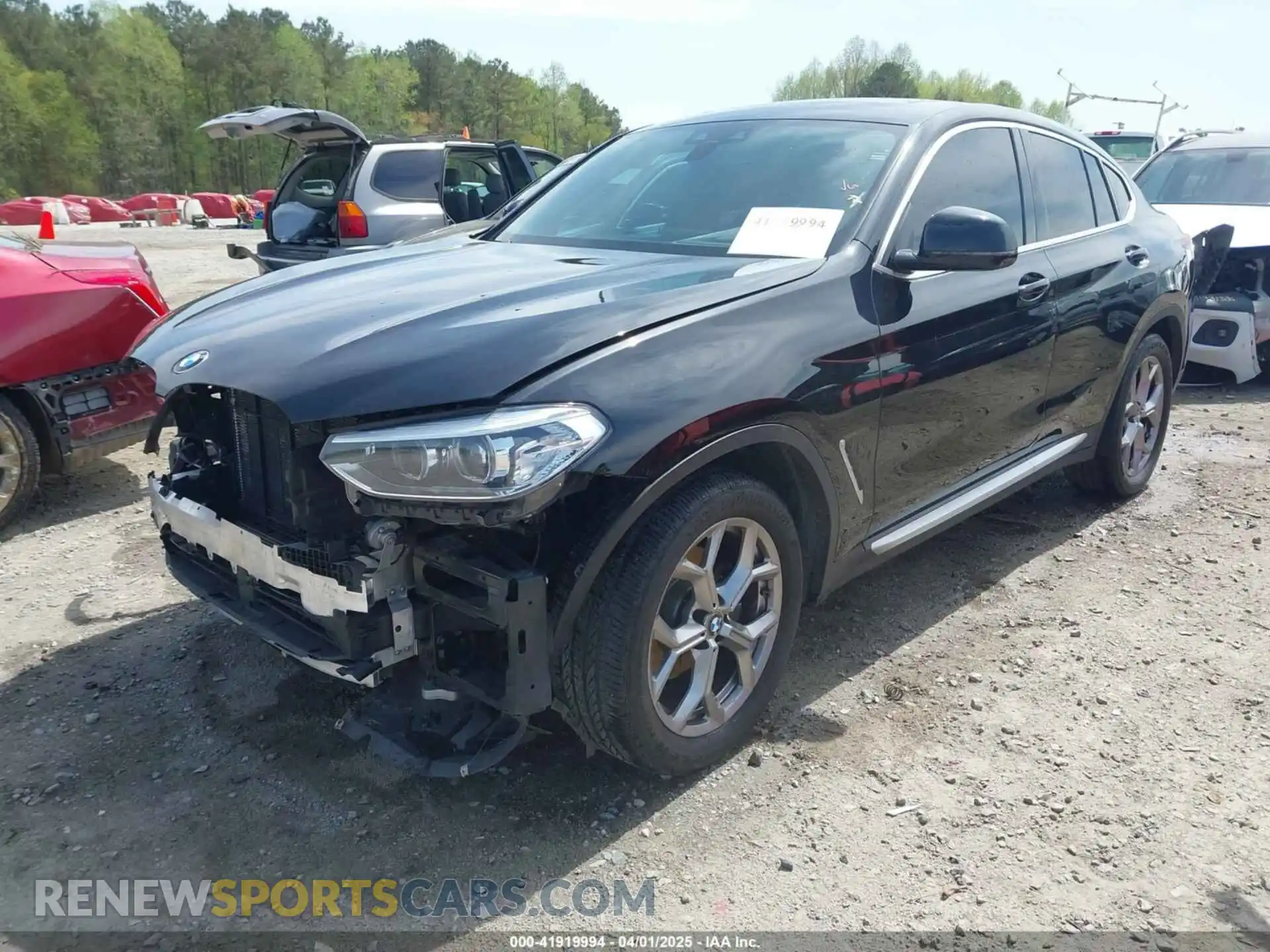 2 Photograph of a damaged car 5UX2V1C01M9E58032 BMW X4 2021