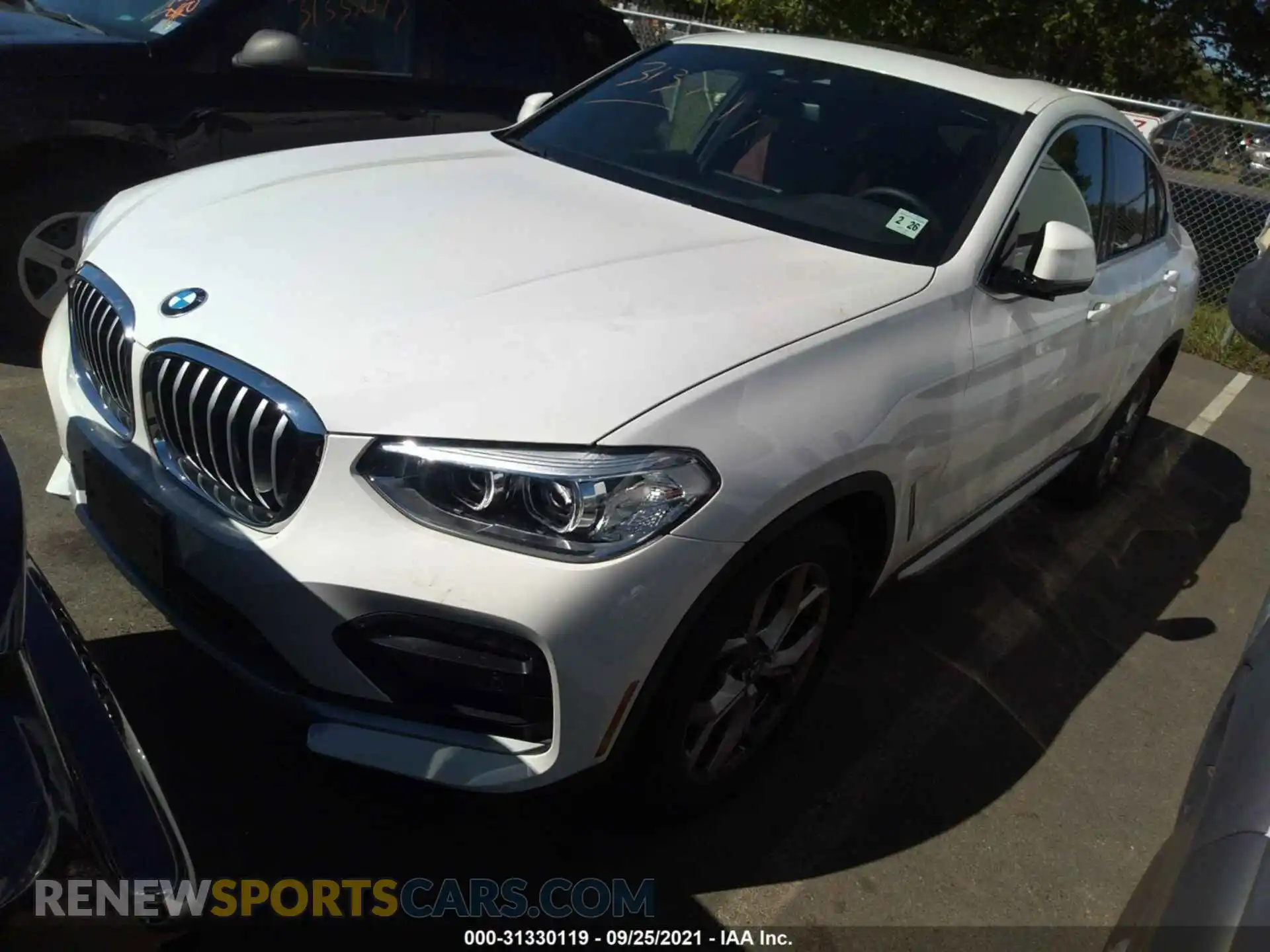 2 Photograph of a damaged car 5UX2V1C01M9F18777 BMW X4 2021