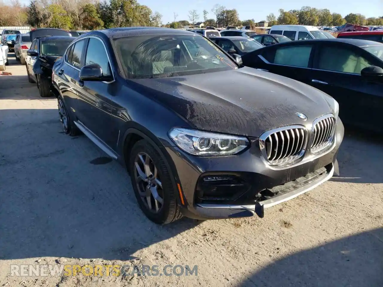 1 Photograph of a damaged car 5UX2V1C01M9G95930 BMW X4 2021