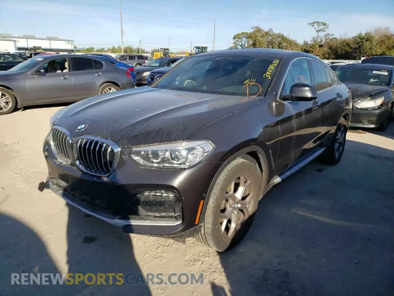 2 Photograph of a damaged car 5UX2V1C01M9G95930 BMW X4 2021