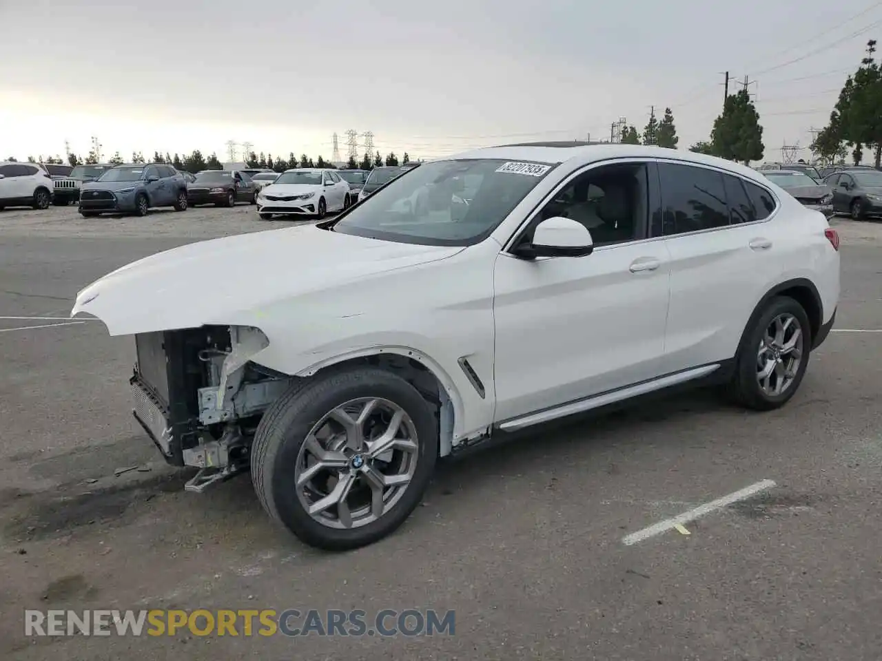 1 Photograph of a damaged car 5UX2V1C01M9H64809 BMW X4 2021