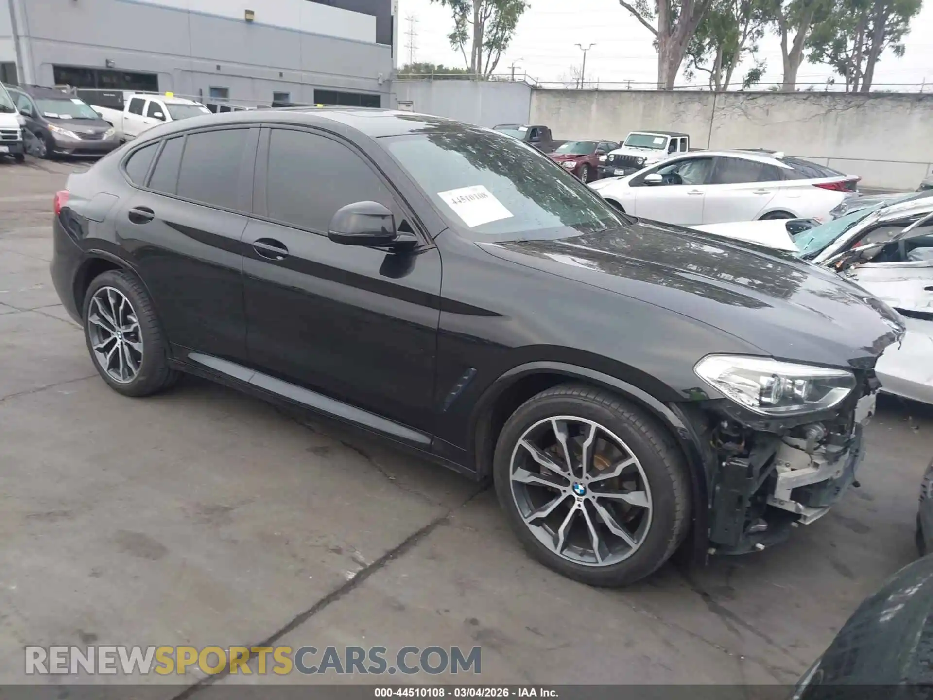 1 Photograph of a damaged car 5UX2V1C02M9F11501 BMW X4 2021