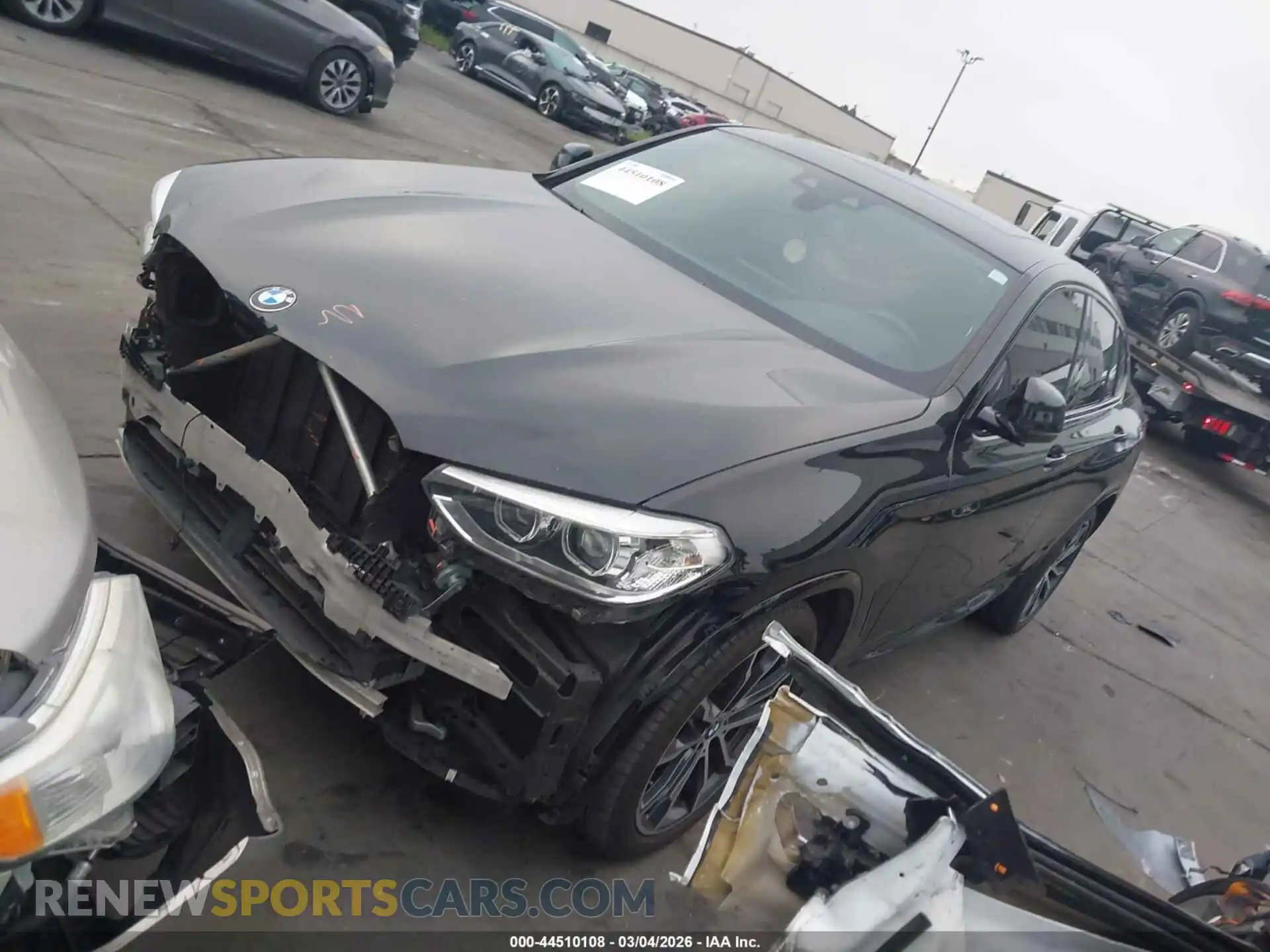 2 Photograph of a damaged car 5UX2V1C02M9F11501 BMW X4 2021