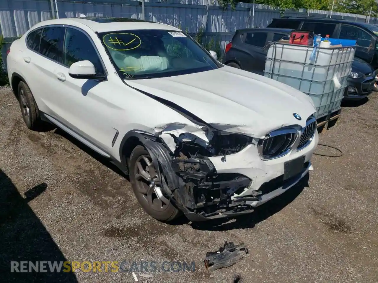 1 Photograph of a damaged car 5UX2V1C03M9D90073 BMW X4 2021
