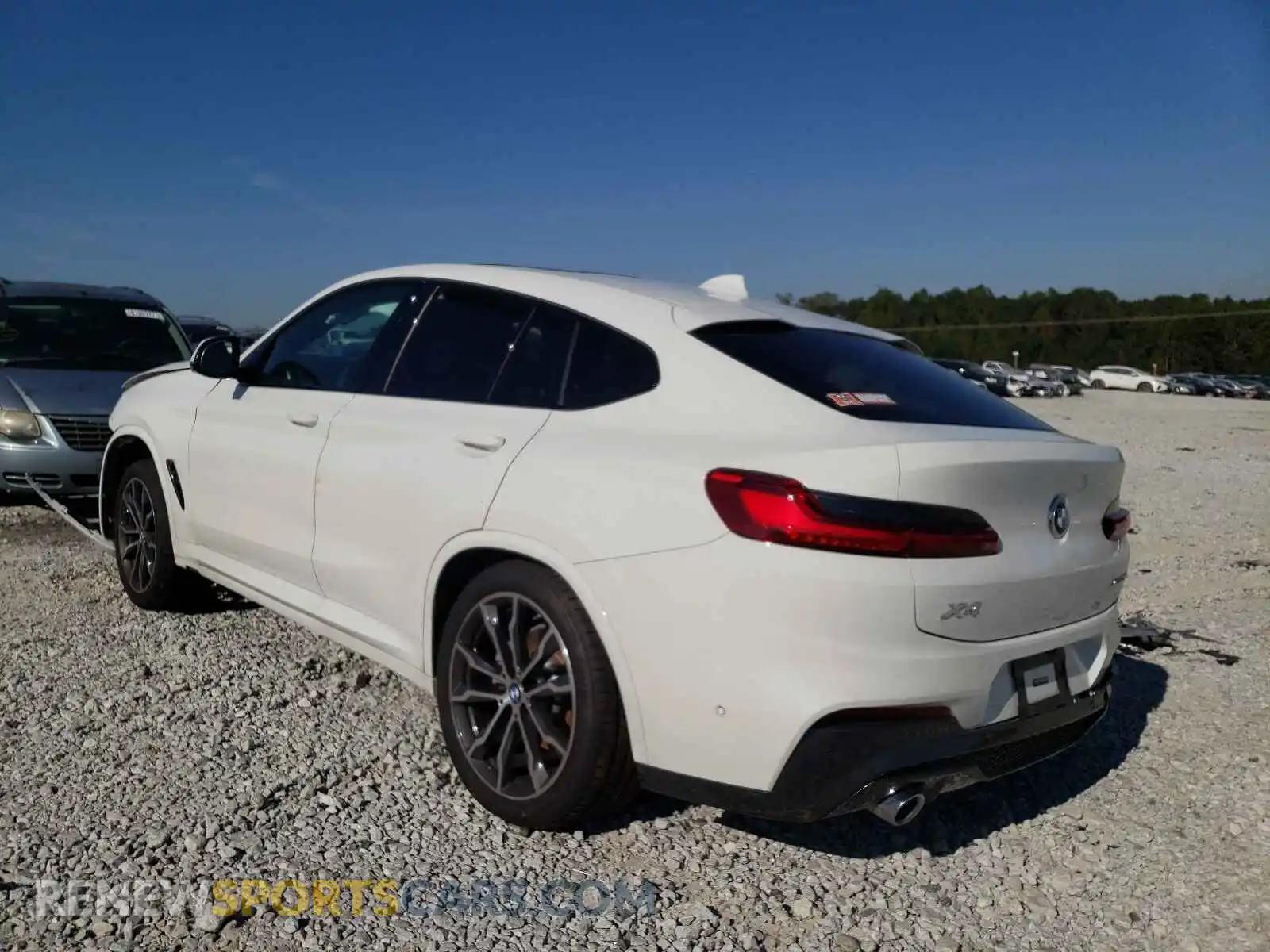 3 Photograph of a damaged car 5UX2V1C03M9E85233 BMW X4 2021