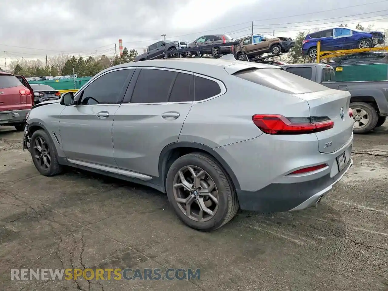 2 Photograph of a damaged car 5UX2V1C03M9F12771 BMW X4 2021