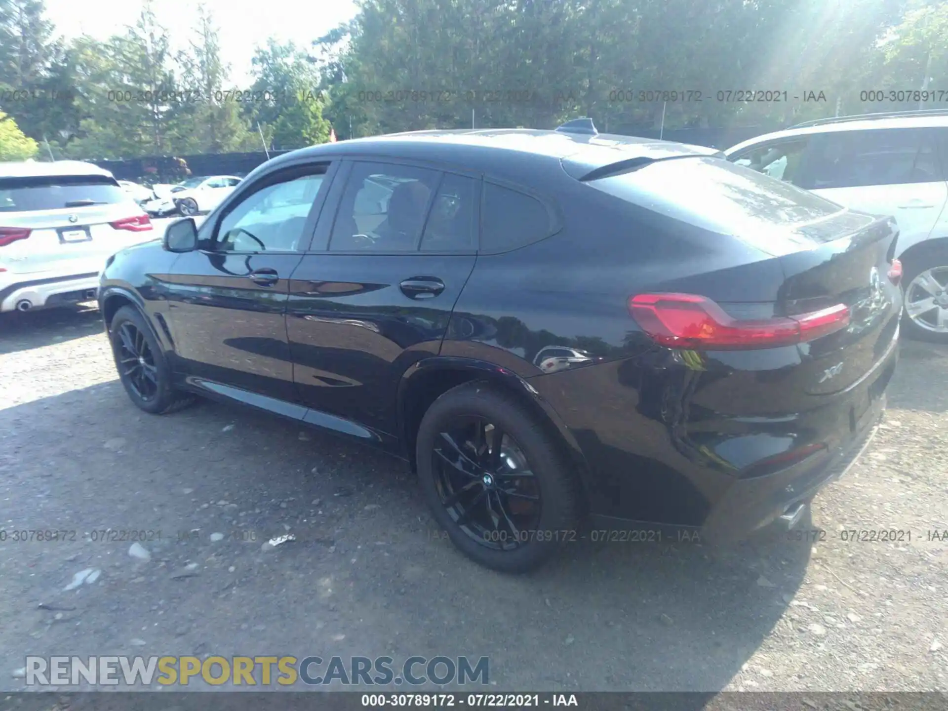 3 Photograph of a damaged car 5UX2V1C03M9H10654 BMW X4 2021