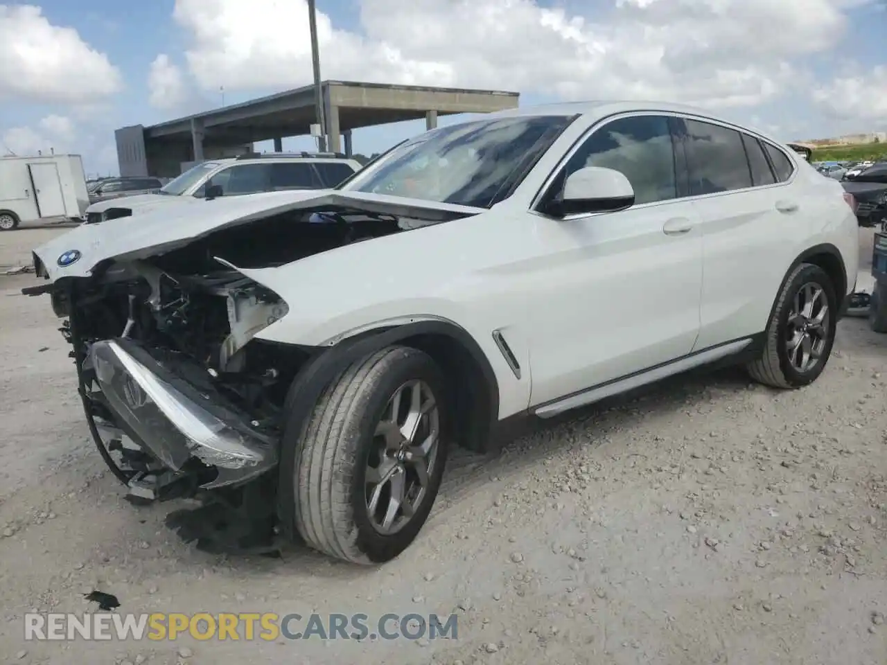 1 Photograph of a damaged car 5UX2V1C03M9H69638 BMW X4 2021