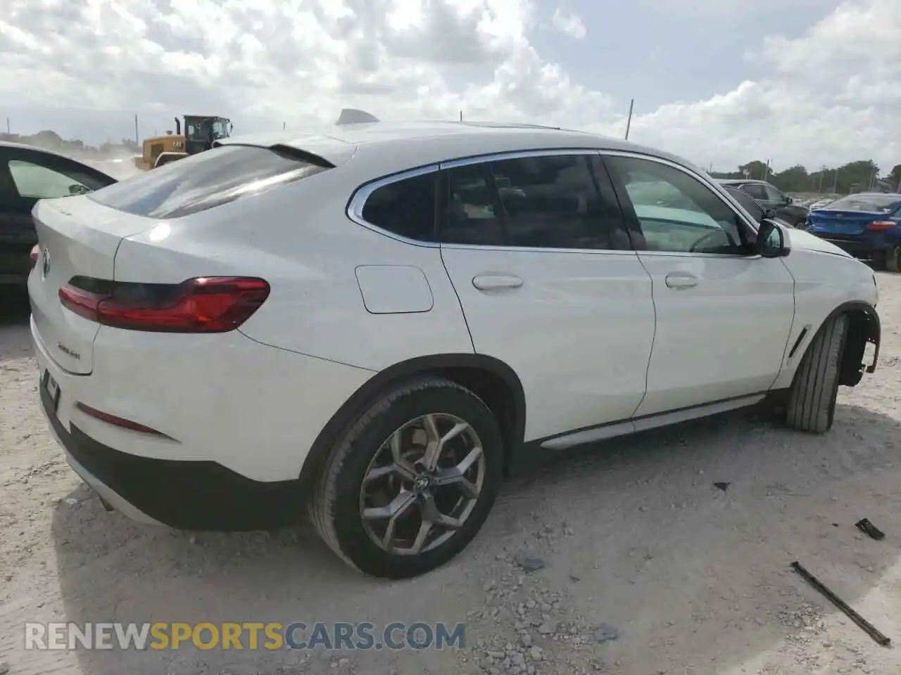 3 Photograph of a damaged car 5UX2V1C03M9H69638 BMW X4 2021