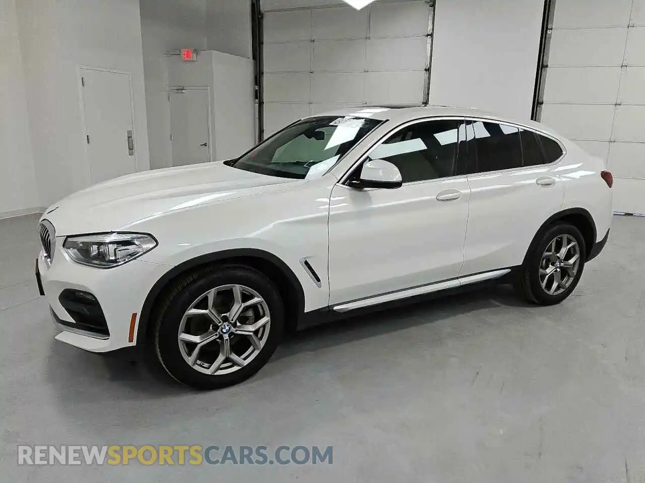 1 Photograph of a damaged car 5UX2V1C04M9E94765 BMW X4 2021