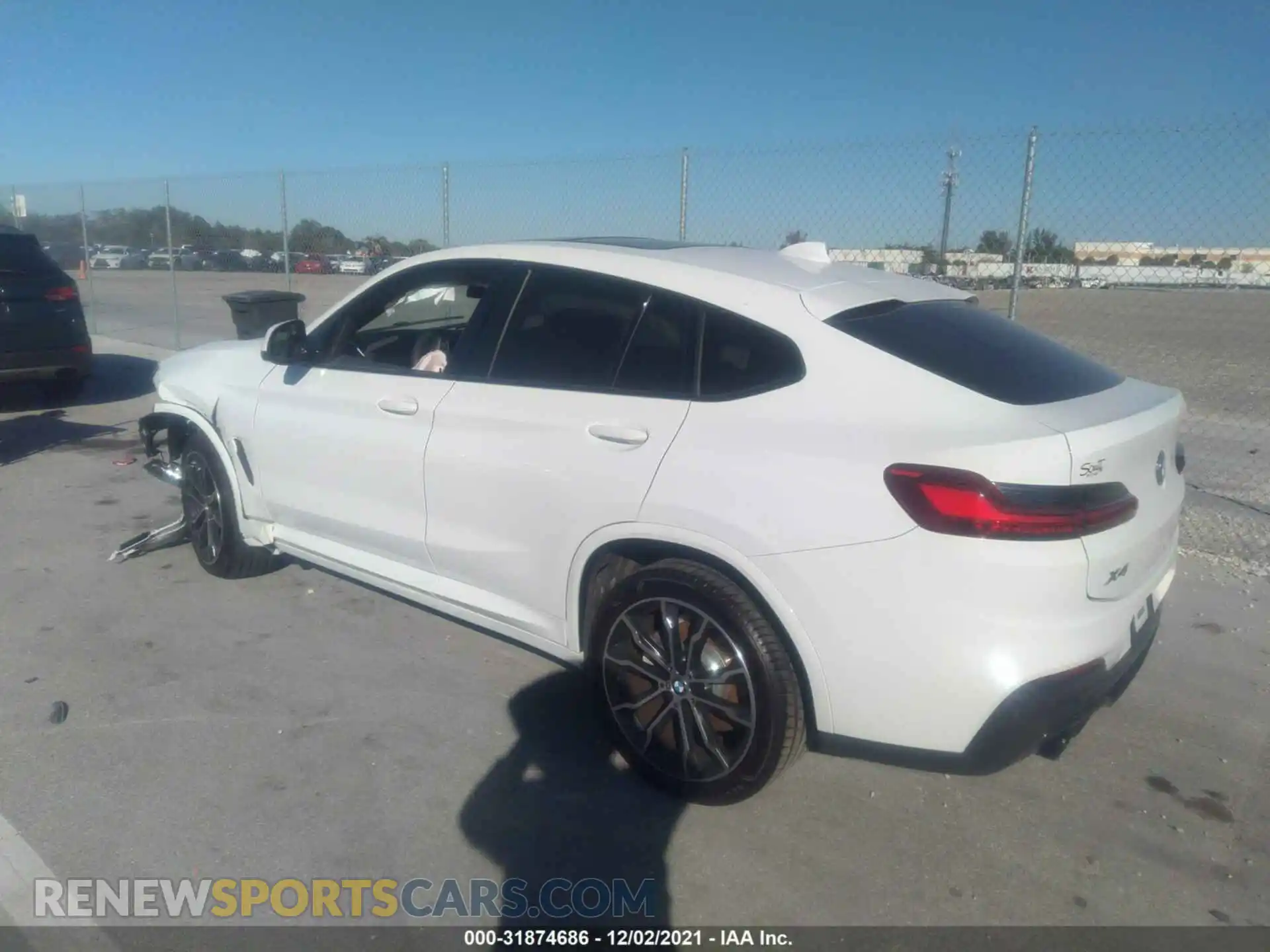 3 Photograph of a damaged car 5UX2V1C05M9H34129 BMW X4 2021