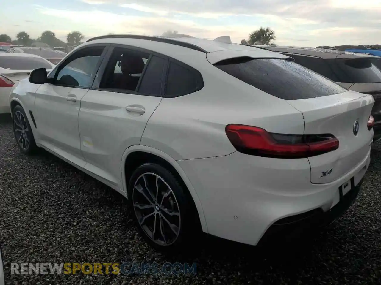 2 Фотография поврежденного автомобиля 5UX2V1C05M9H34647 BMW X4 2021