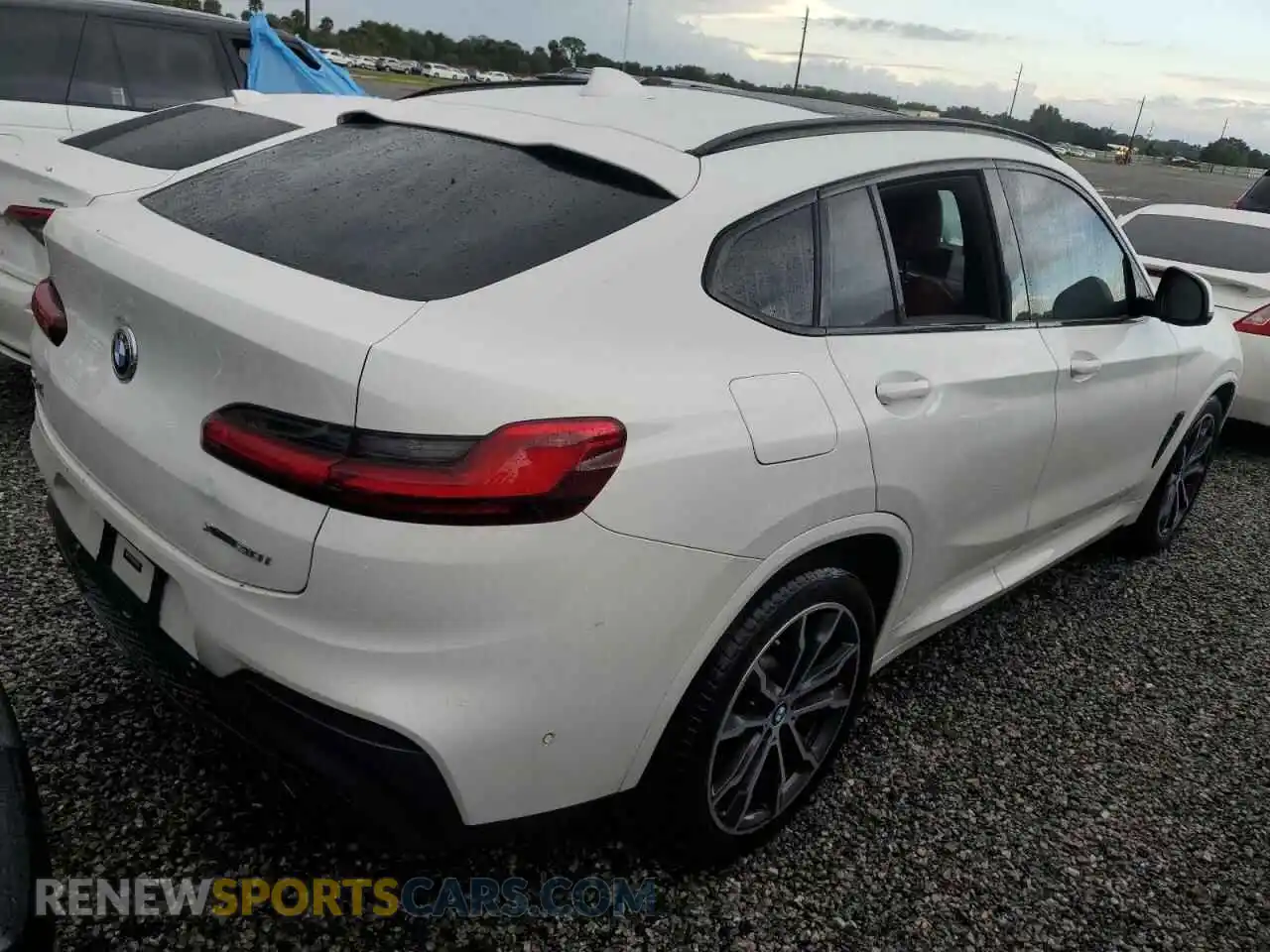 3 Фотография поврежденного автомобиля 5UX2V1C05M9H34647 BMW X4 2021