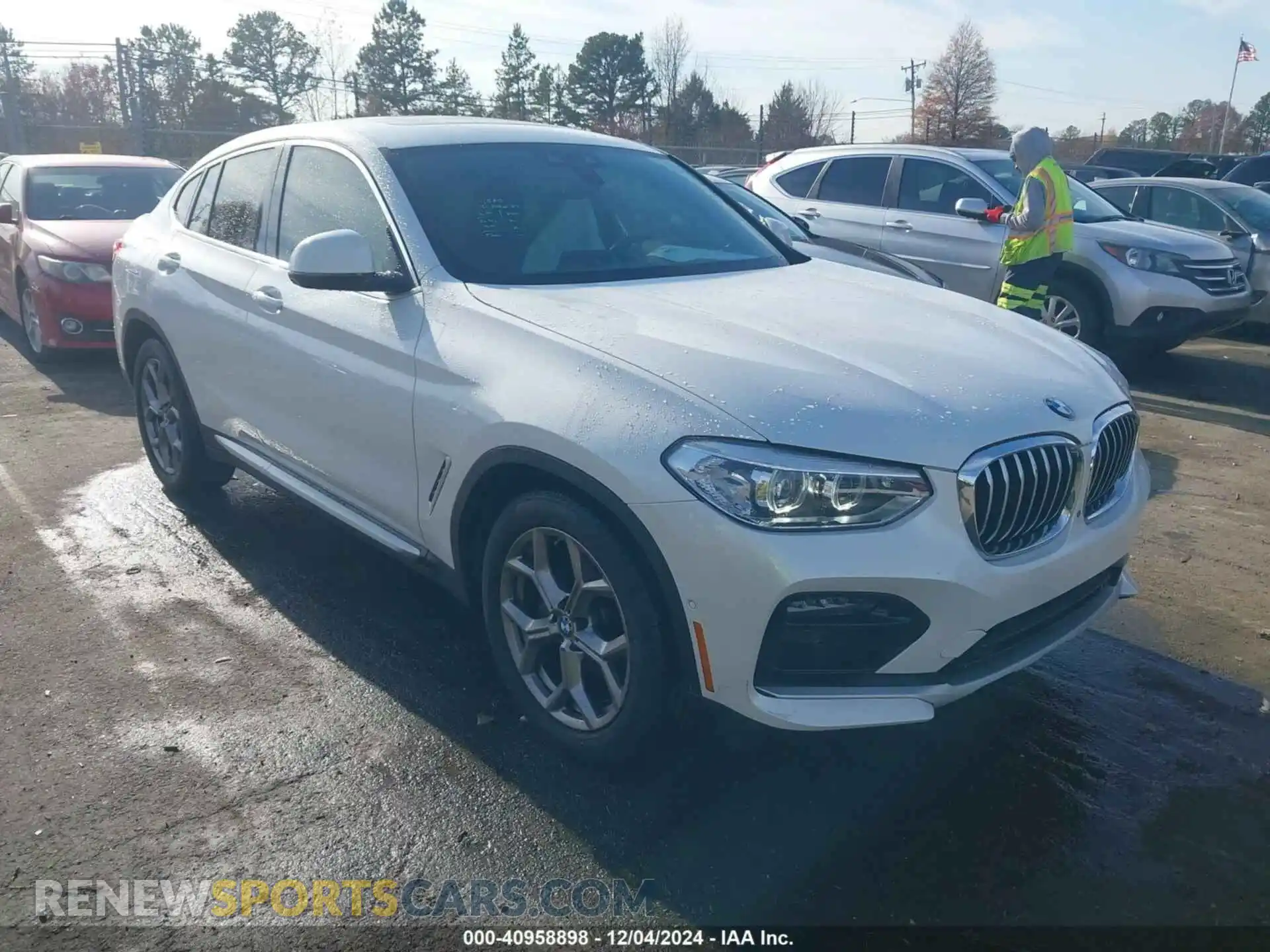 1 Photograph of a damaged car 5UX2V1C05M9H37256 BMW X4 2021