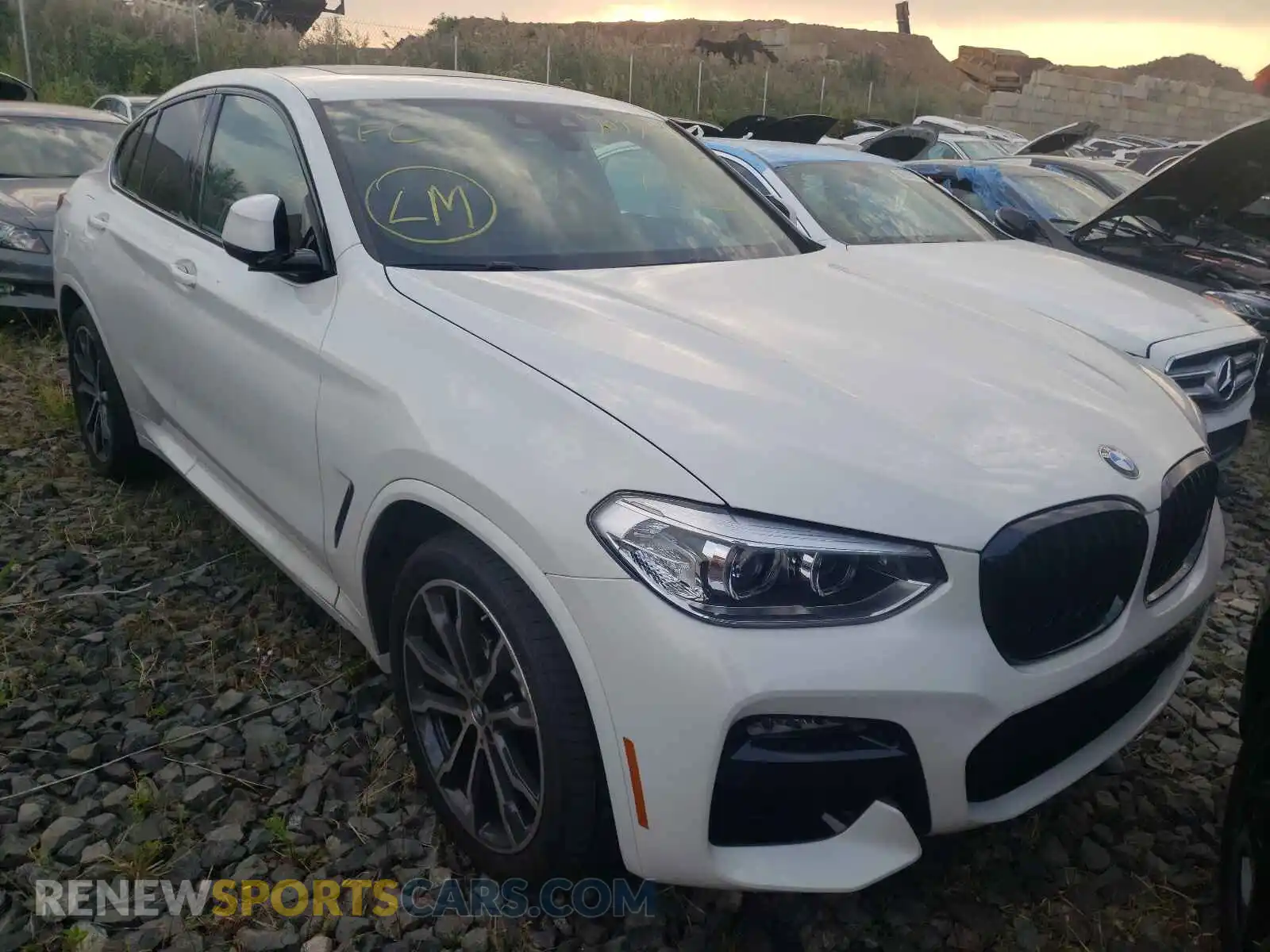 1 Photograph of a damaged car 5UX2V1C06M9G91114 BMW X4 2021