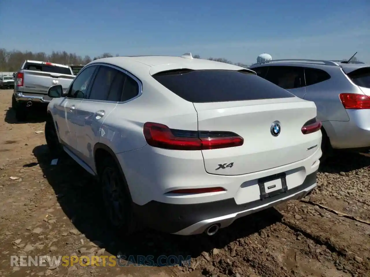 3 Photograph of a damaged car 5UX2V1C06M9G99519 BMW X4 2021