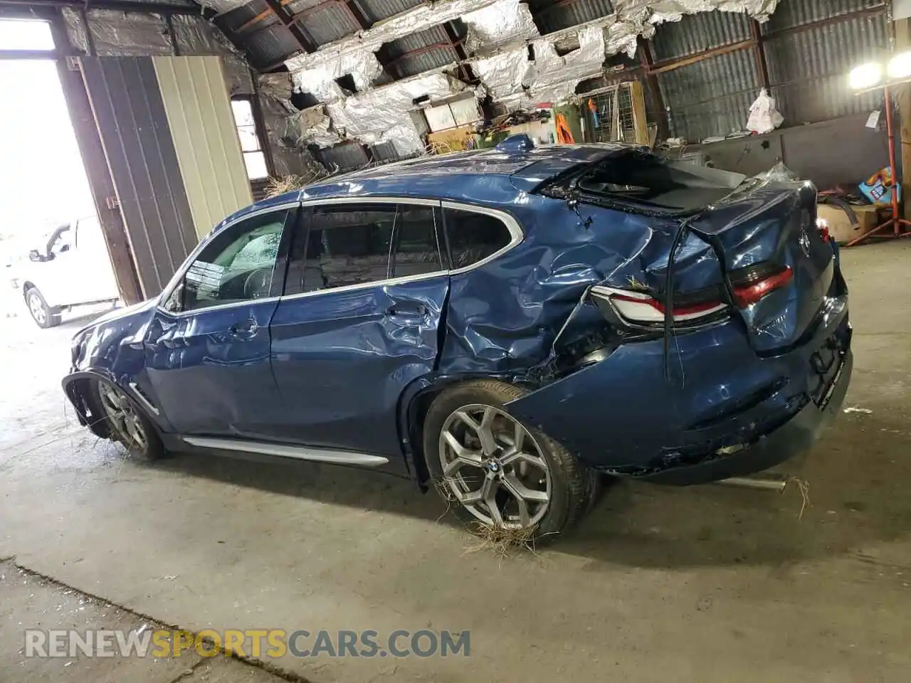 2 Photograph of a damaged car 5UX2V1C06M9H66359 BMW X4 2021