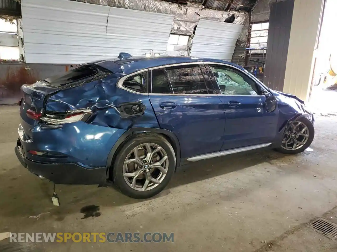 3 Photograph of a damaged car 5UX2V1C06M9H66359 BMW X4 2021