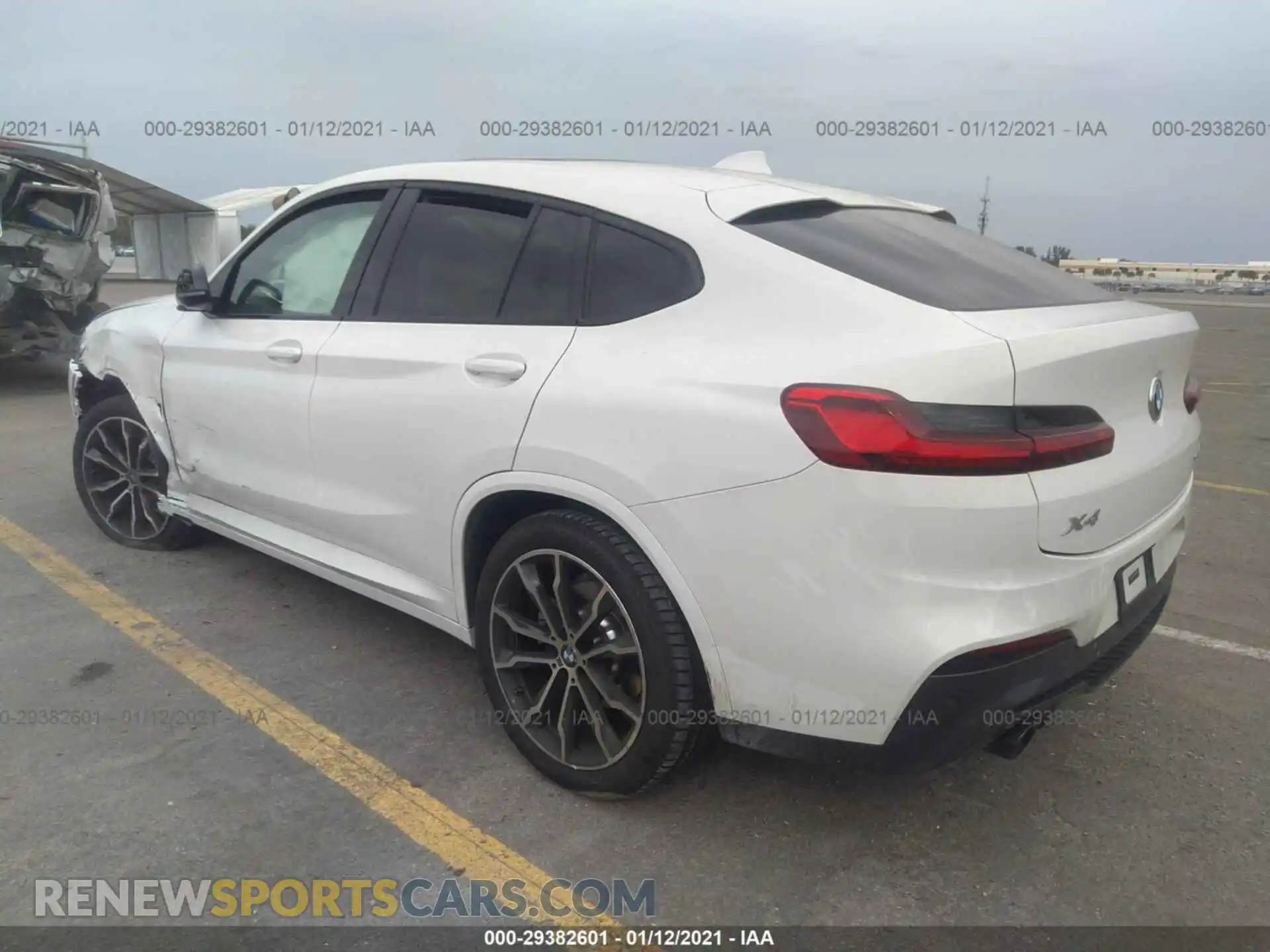 3 Photograph of a damaged car 5UX2V1C07M9E11099 BMW X4 2021