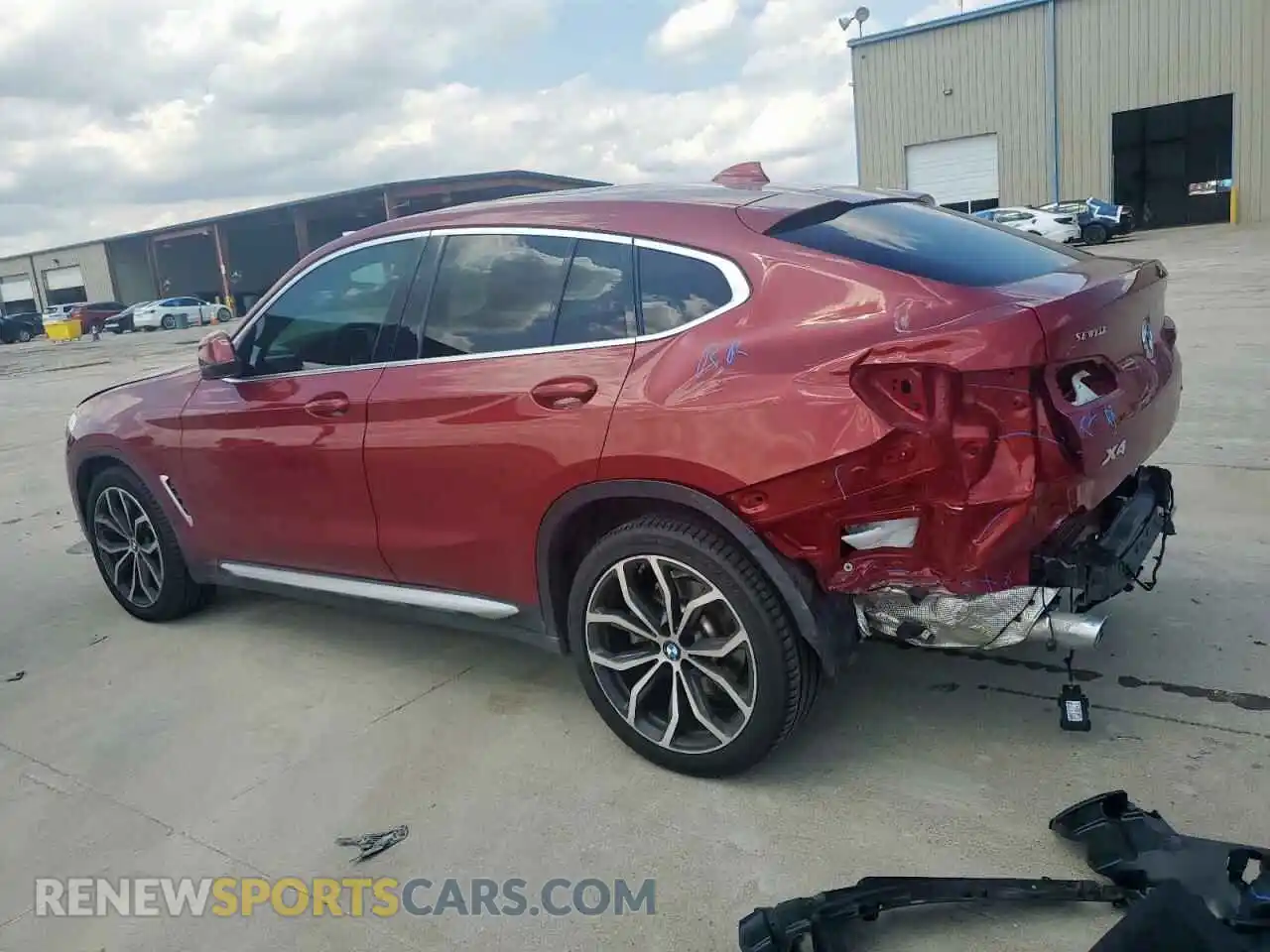 2 Photograph of a damaged car 5UX2V1C08M9G67106 BMW X4 2021