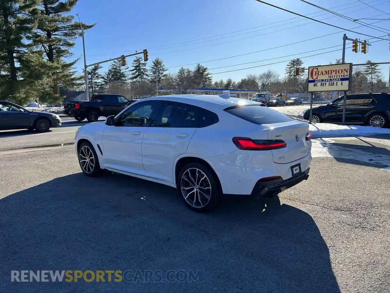 3 Photograph of a damaged car 5UX2V1C08M9G98579 BMW X4 2021