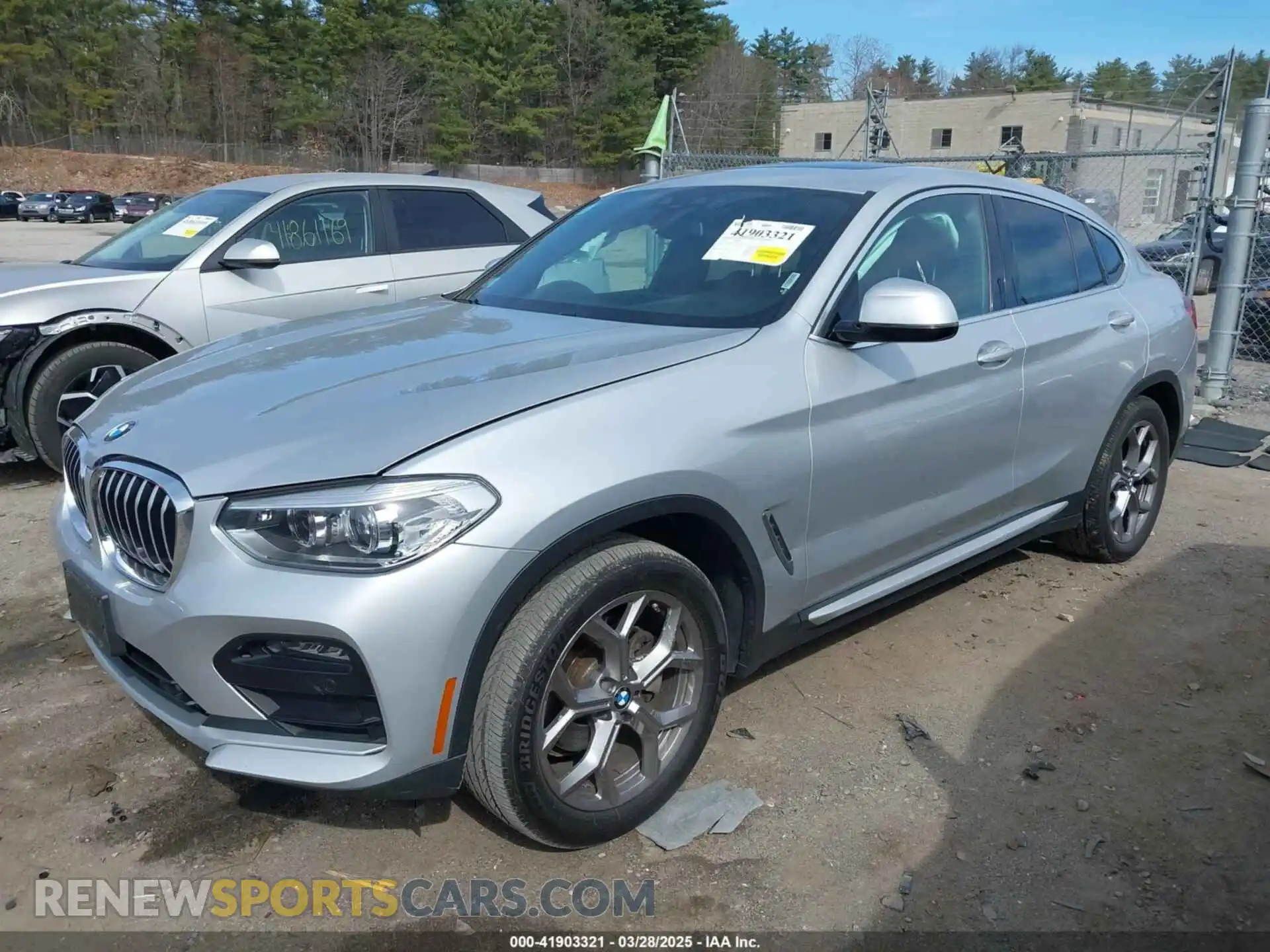 2 Photograph of a damaged car 5UX2V1C09M9F07347 BMW X4 2021