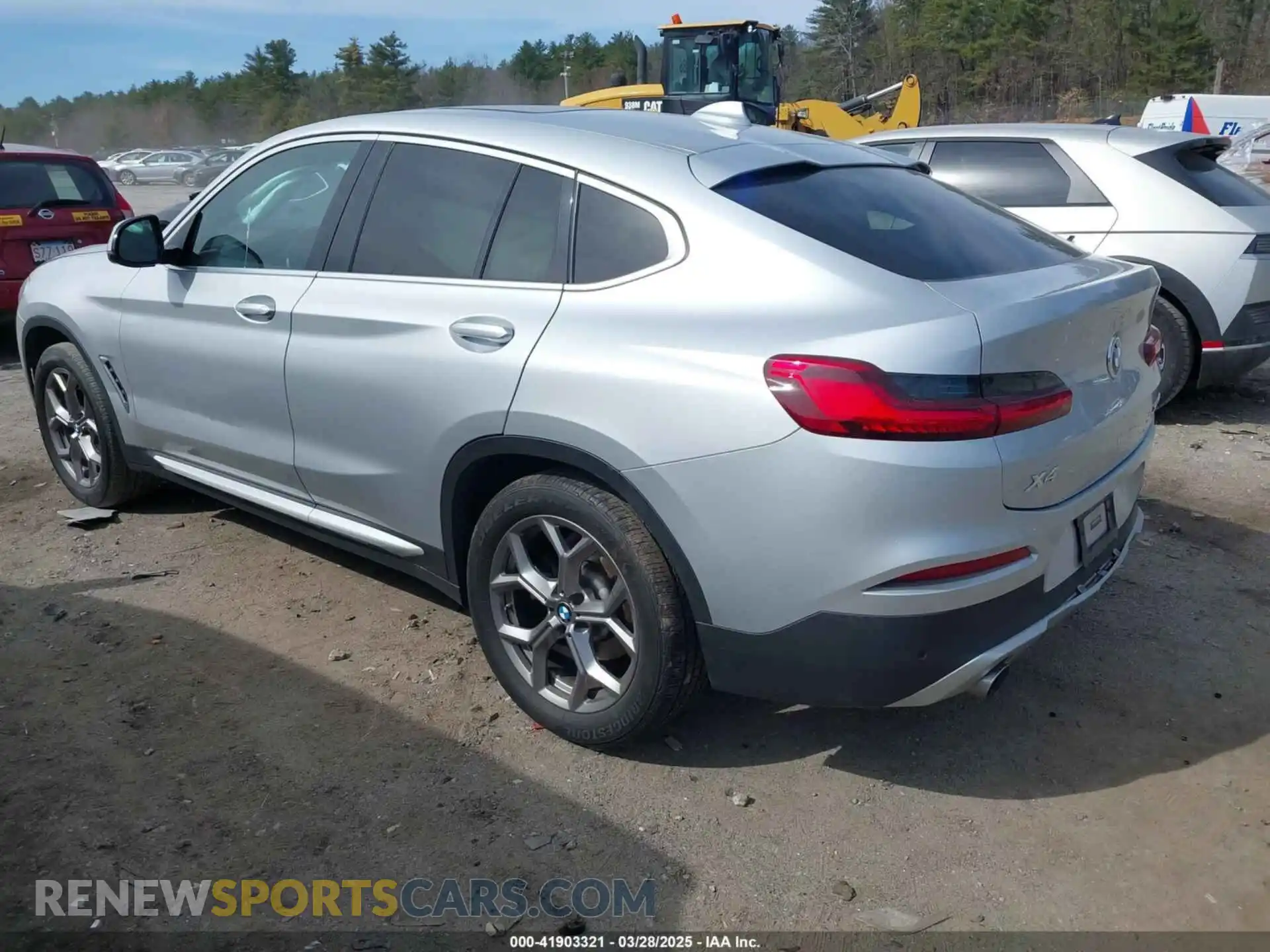 3 Photograph of a damaged car 5UX2V1C09M9F07347 BMW X4 2021